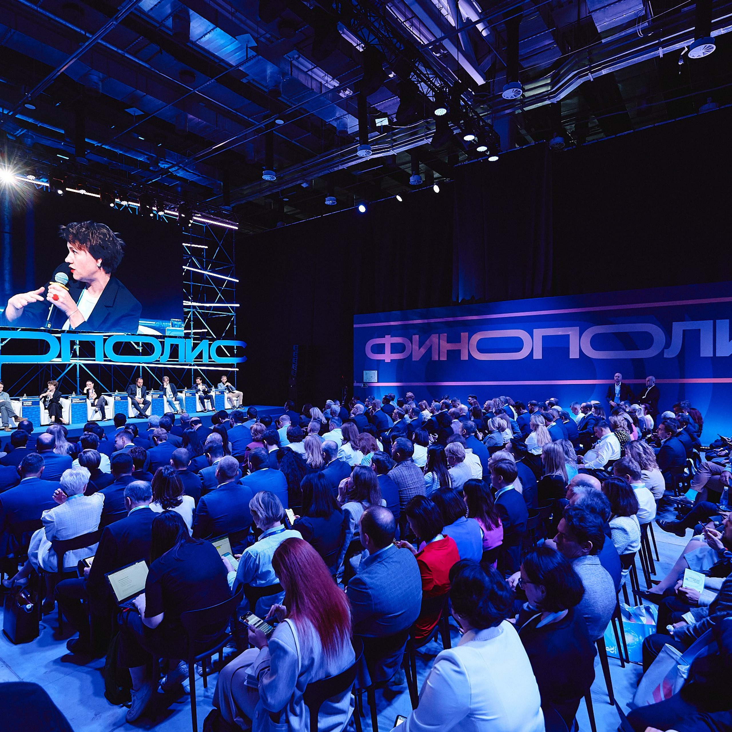 ФИНОПОЛИС 2025. Съёмка для холдинга «Т1» и «ТОЧКА БАНК». Фотограф Григорий Сотников