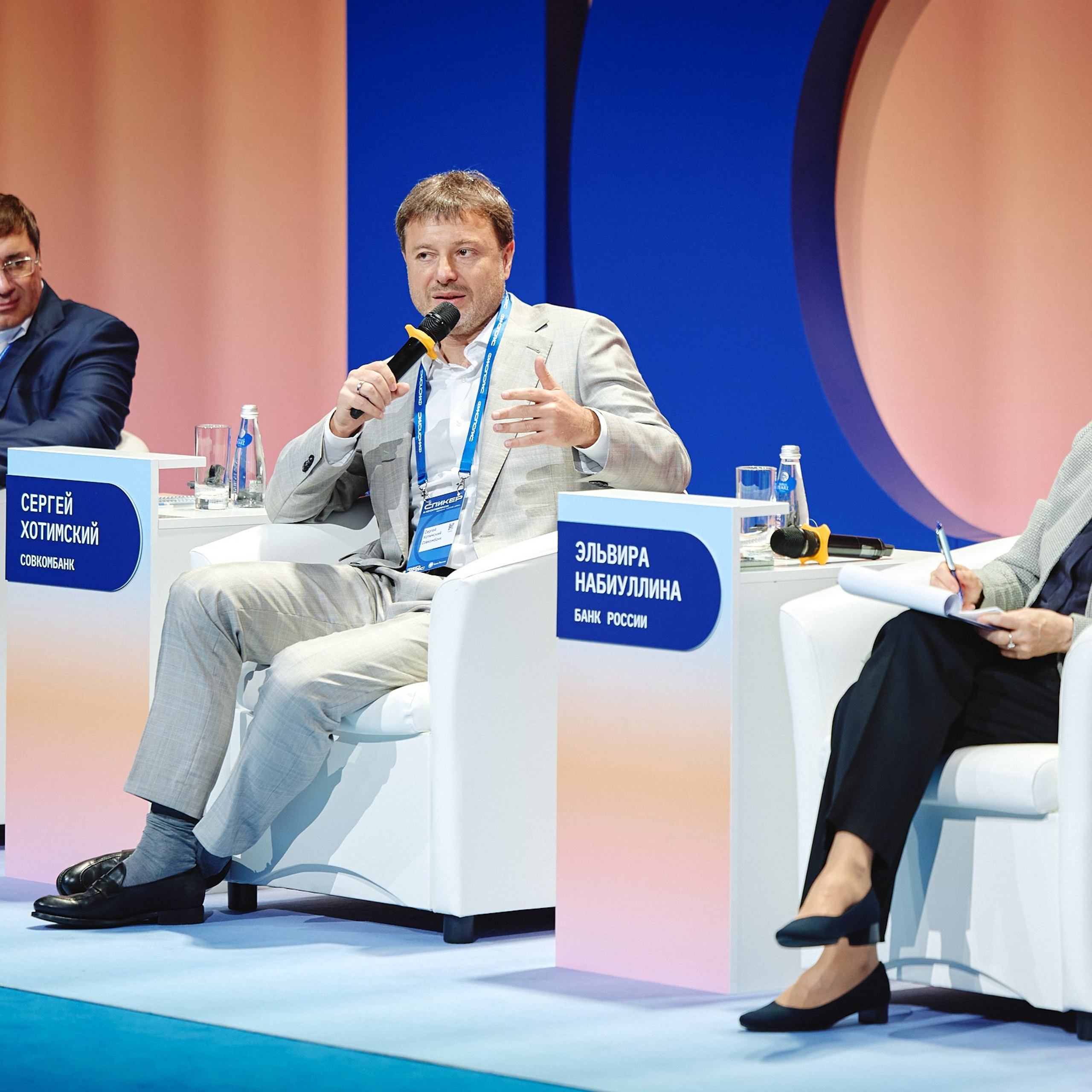 ФИНОПОЛИС 2025. Съёмка для холдинга «Т1» и «ТОЧКА БАНК». Фотограф Григорий Сотников