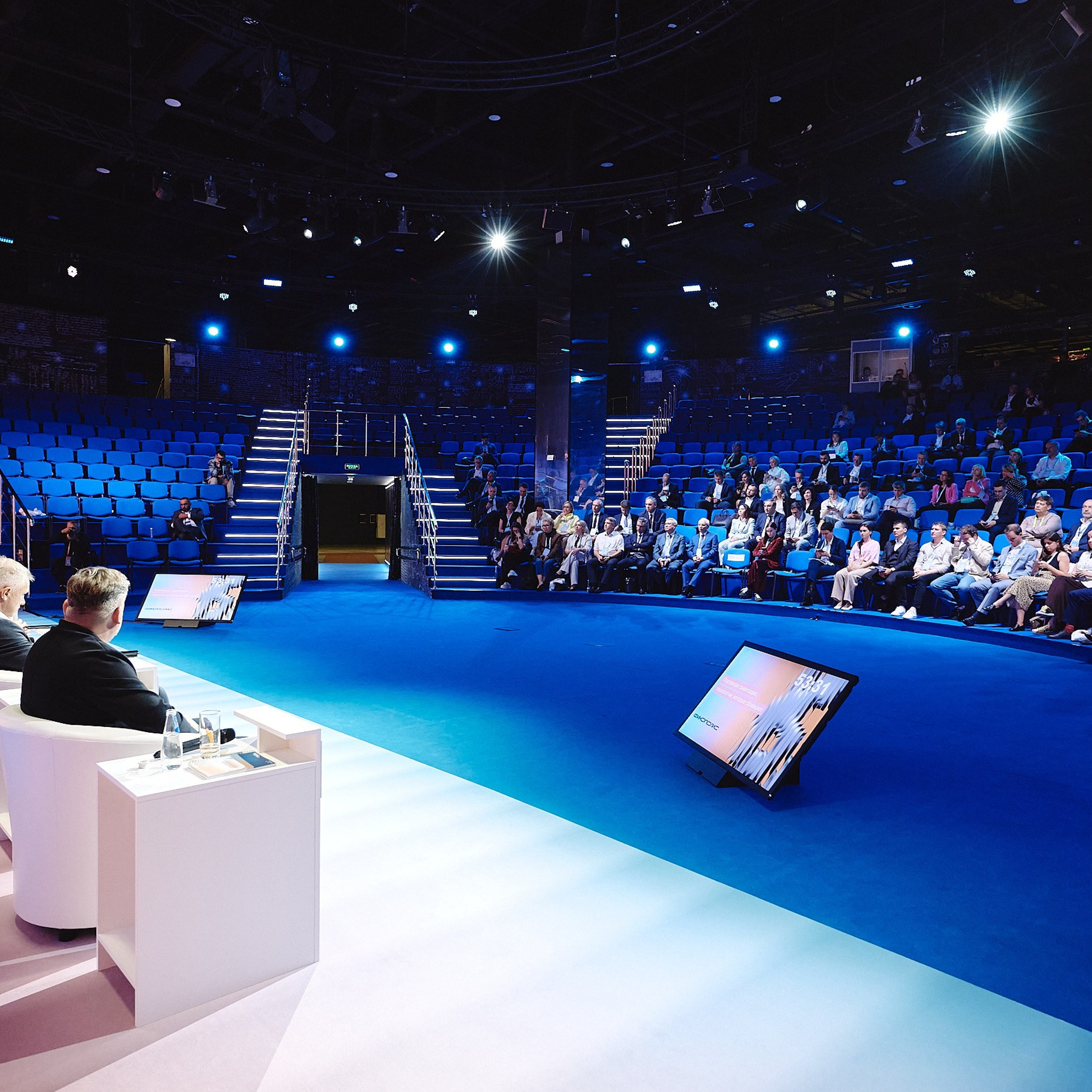 ФИНОПОЛИС 2025. Съёмка для холдинга «Т1» и «ТОЧКА БАНК». Фотограф Григорий Сотников