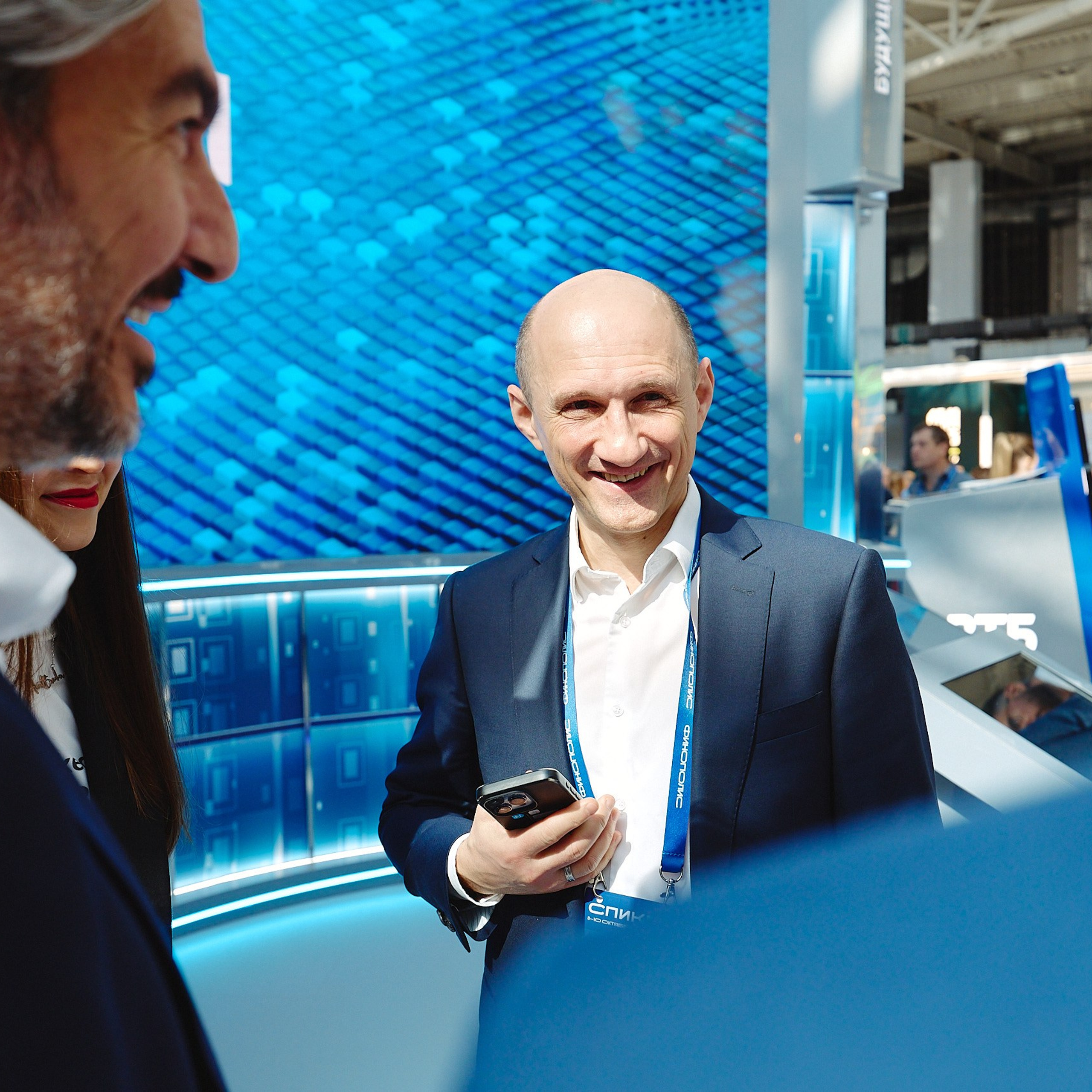 ФИНОПОЛИС 2025. Съёмка для холдинга «Т1» и «ТОЧКА БАНК». Фотограф Григорий Сотников