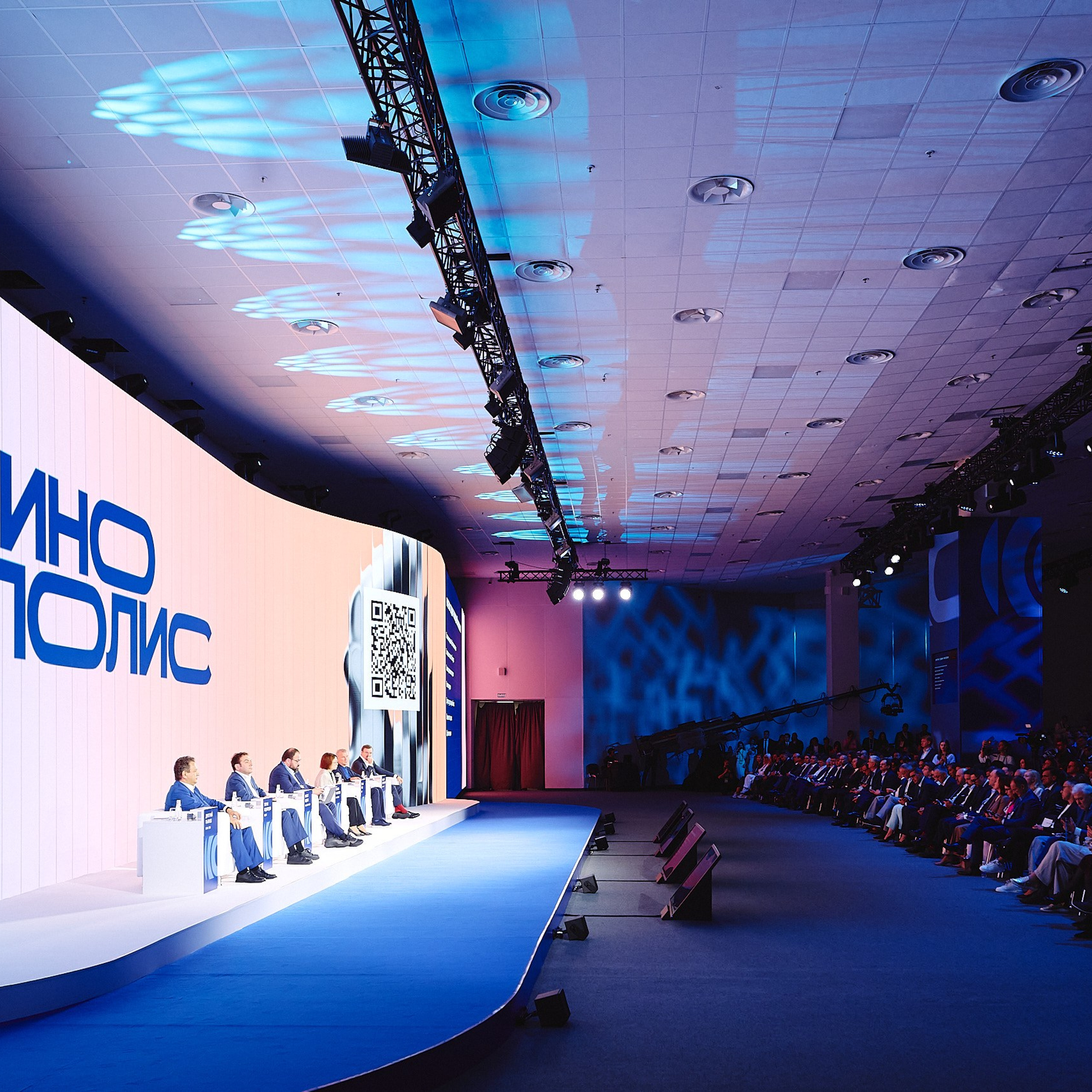 ФИНОПОЛИС 2025. Съёмка для холдинга «Т1» и «ТОЧКА БАНК». Фотограф Григорий Сотников