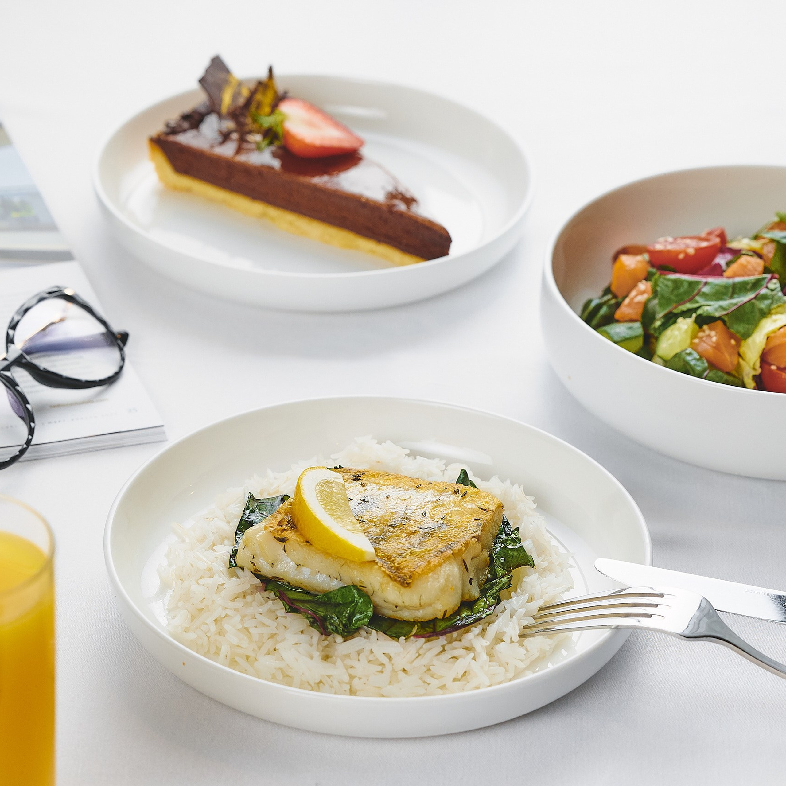 Меню для рум-сервиса отеля Radisson Collection, Сочи. Фотограф Григорий Сотников