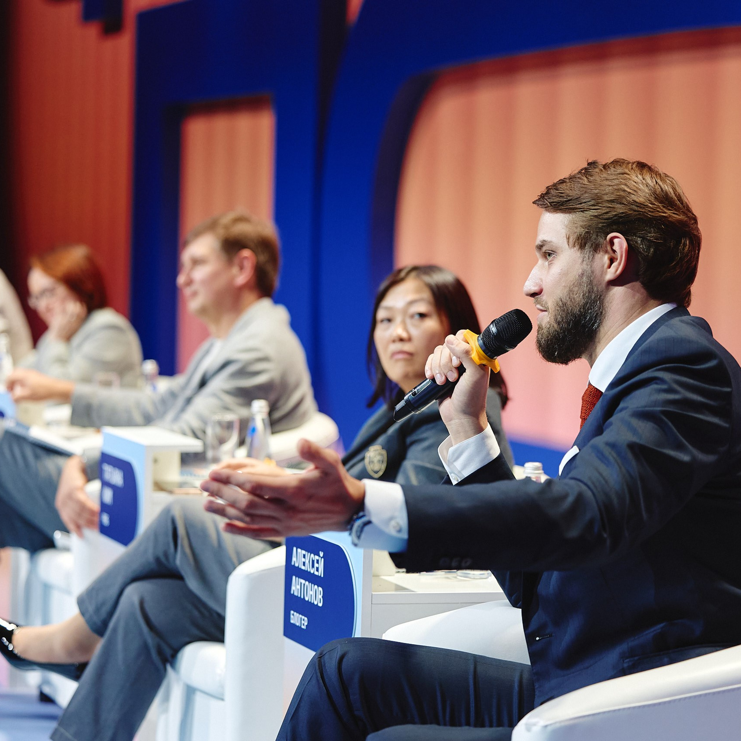 ФИНОПОЛИС 2025. Съёмка для холдинга «Т1» и «ТОЧКА БАНК». Фотограф Григорий Сотников