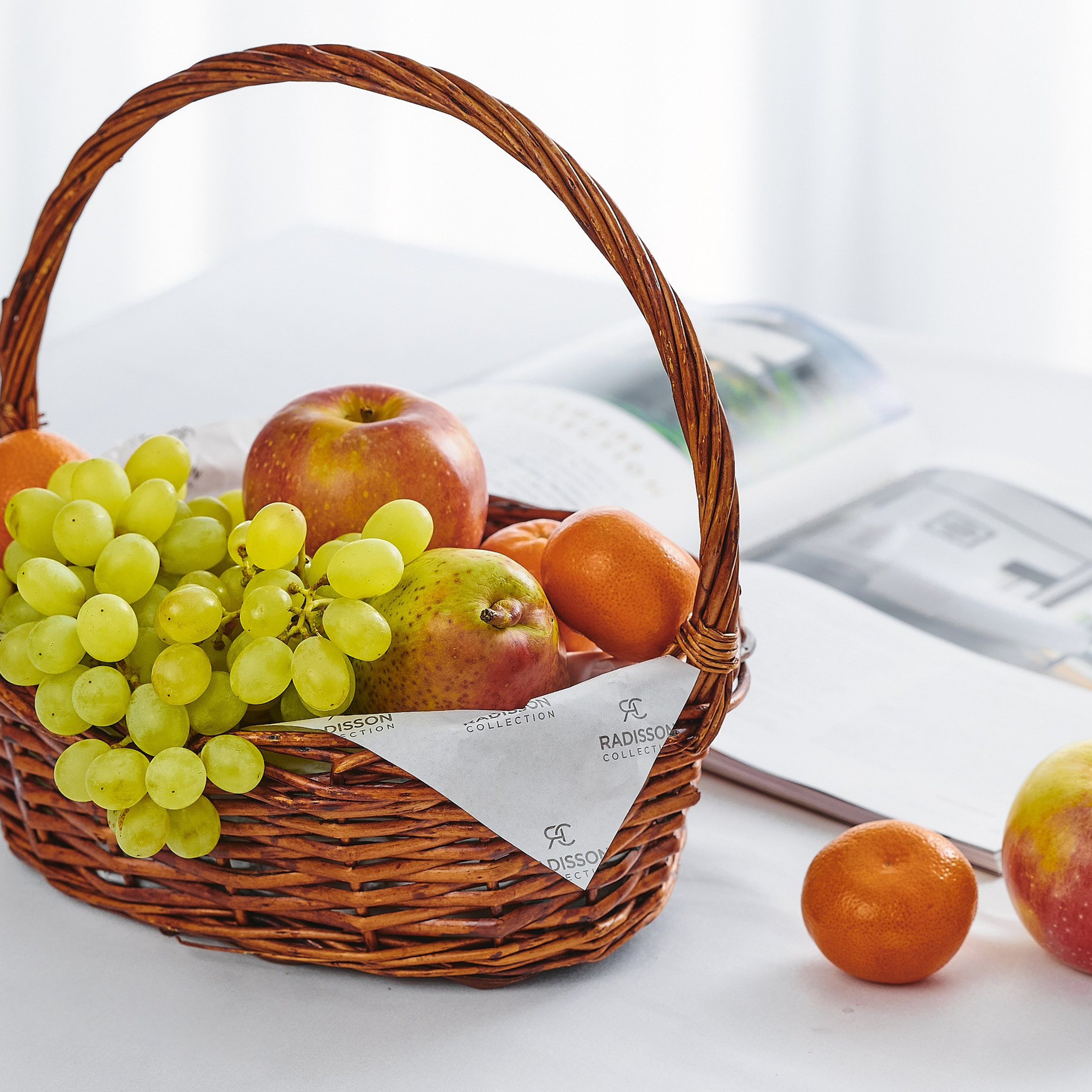 Меню для рум-сервиса отеля Radisson Collection, Сочи. Фотограф Григорий Сотников