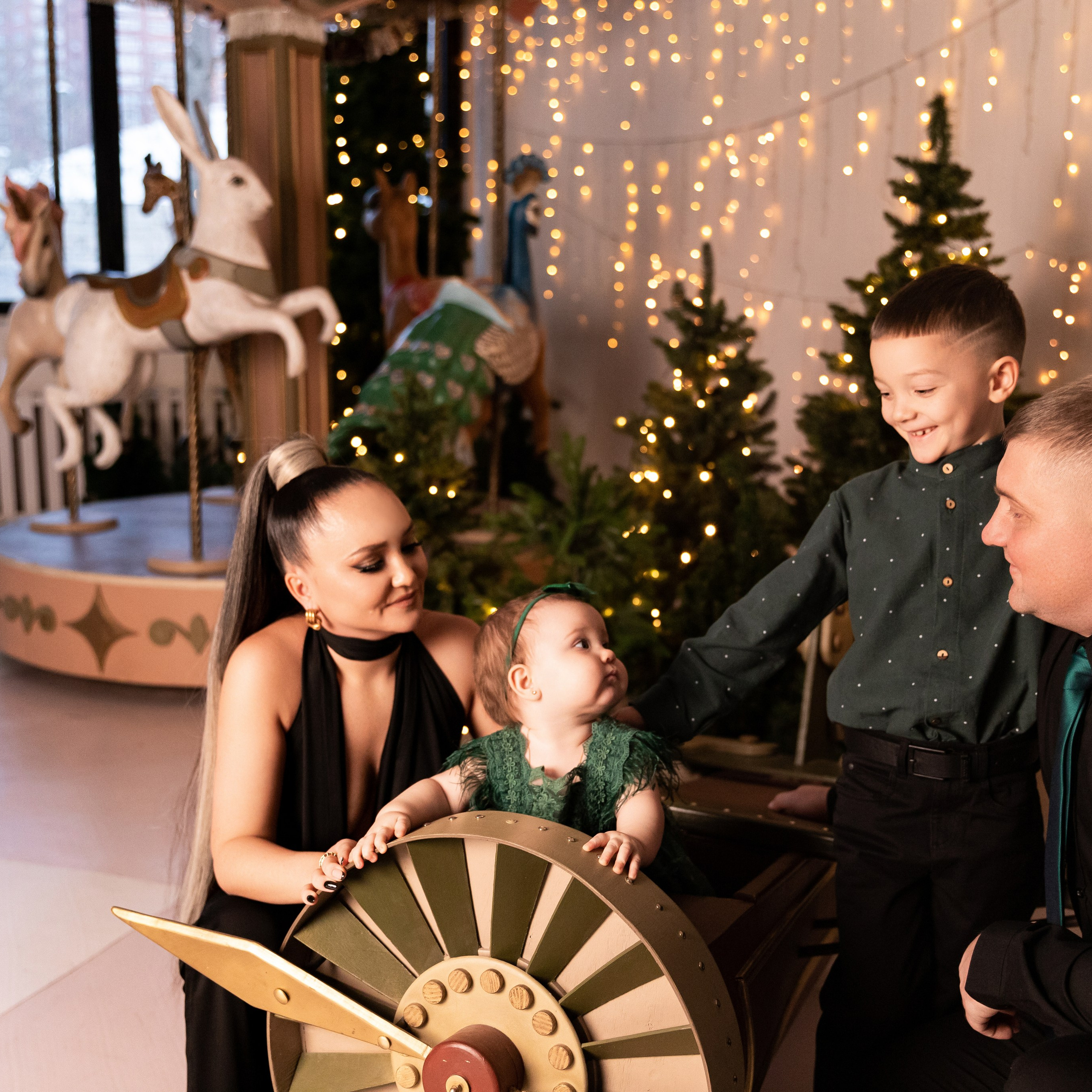 Арина, Кирилл, Аристарх и Афина