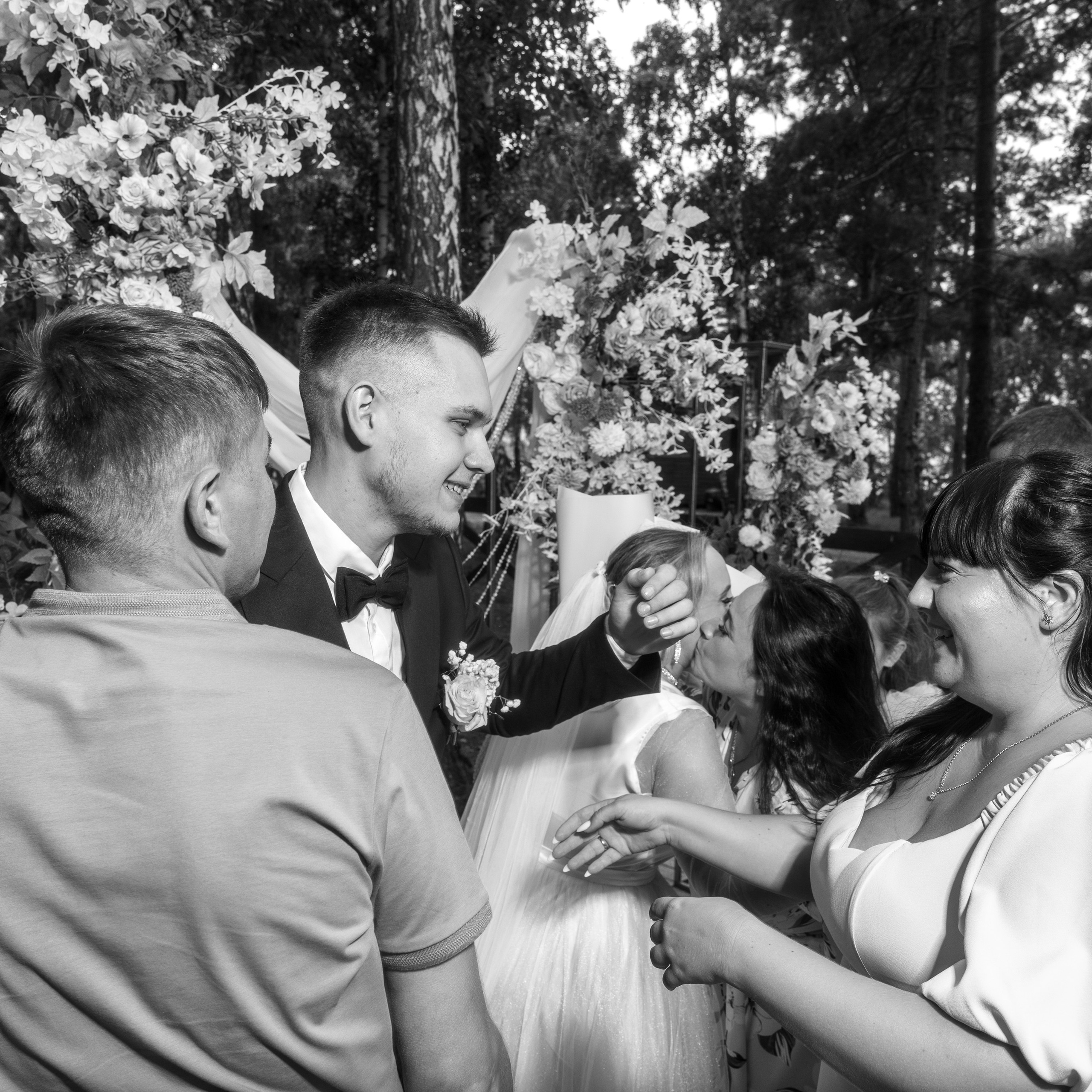 Она сияет для него. Свадебные фотограф и видеограф в Новосибирске — БОС