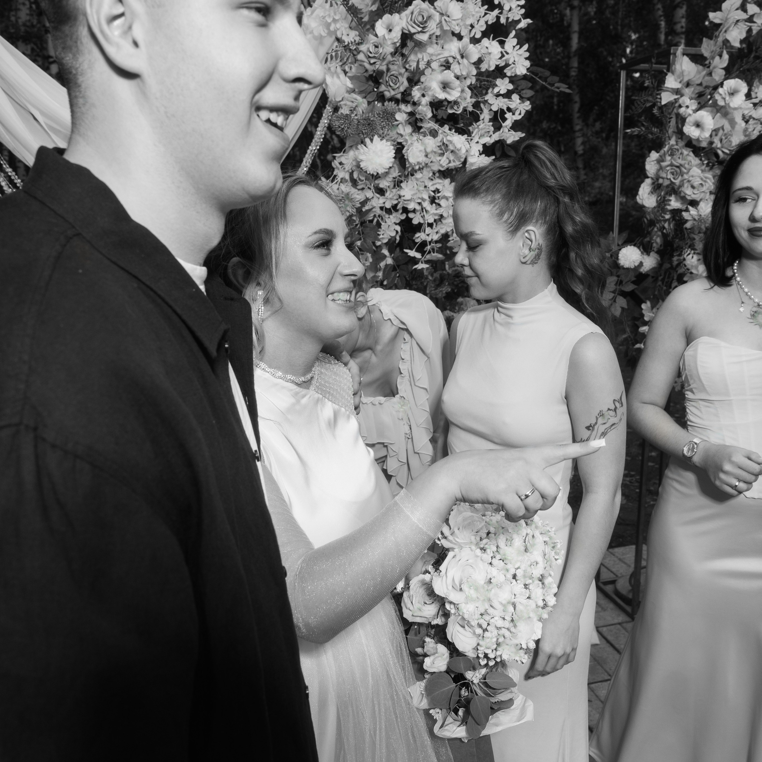 Она сияет для него. Свадебные фотограф и видеограф в Новосибирске — БОС