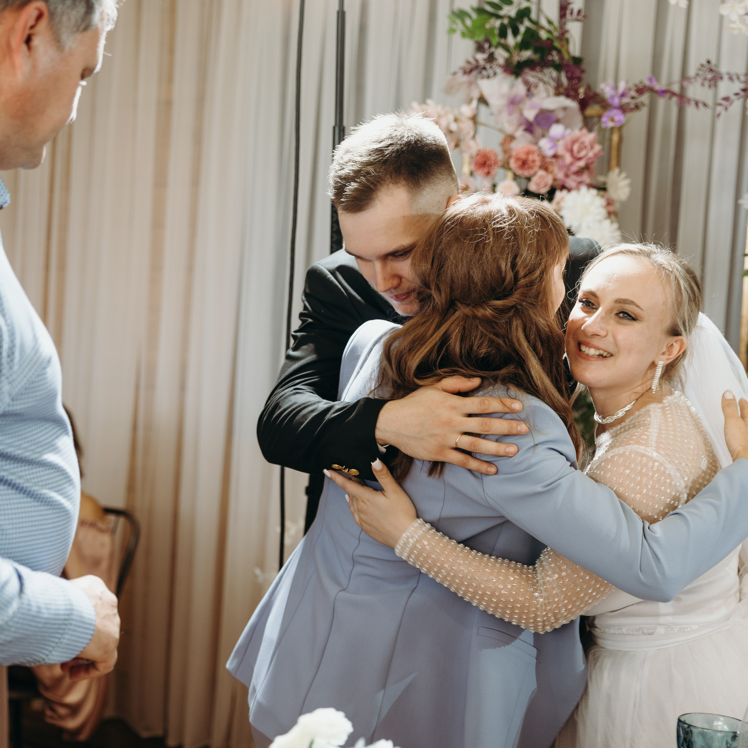 Она сияет для него. Свадебные фотограф и видеограф в Новосибирске — БОС