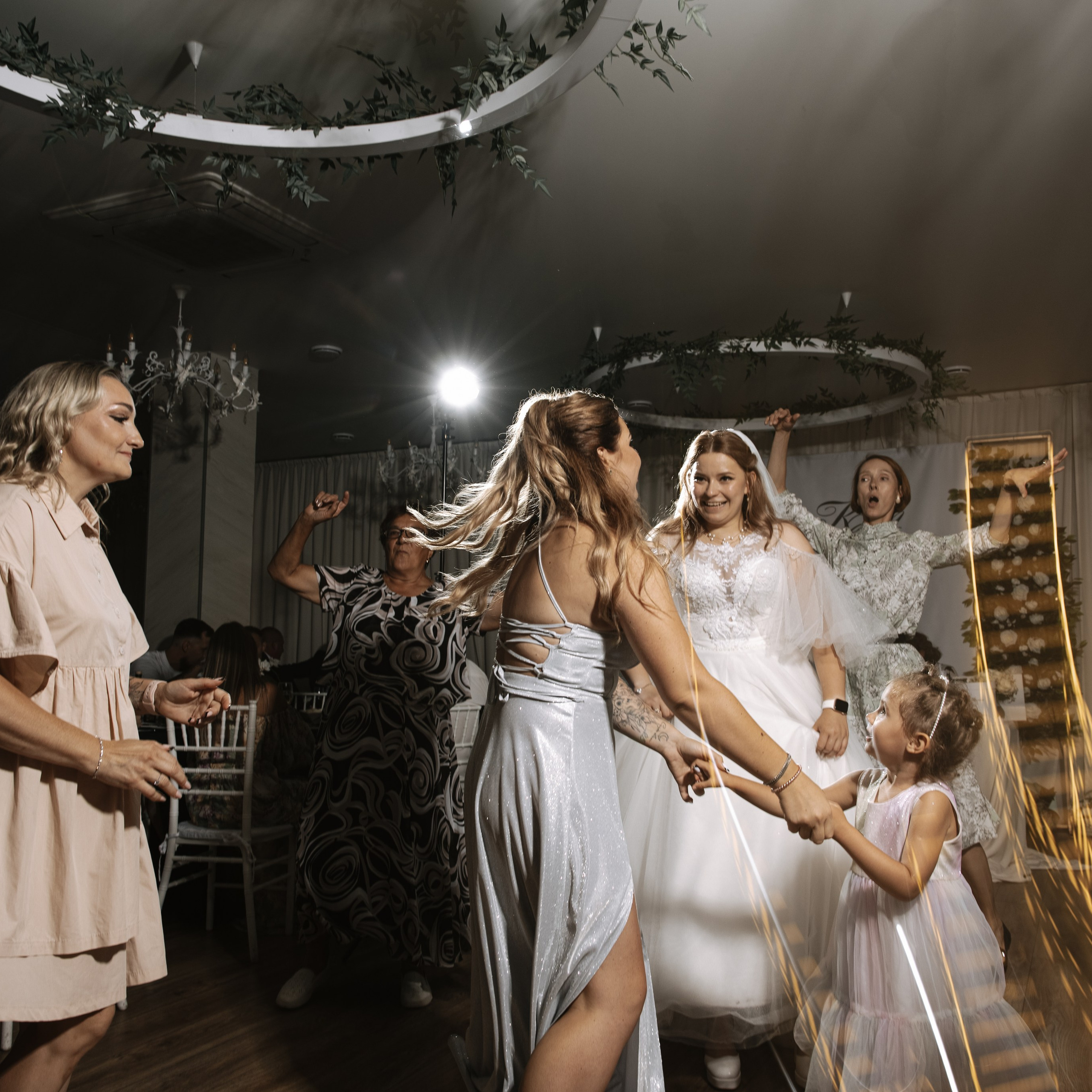 Чумачечие и Красивые. Свадебные фотограф и видеограф в Новосибирске — БОС