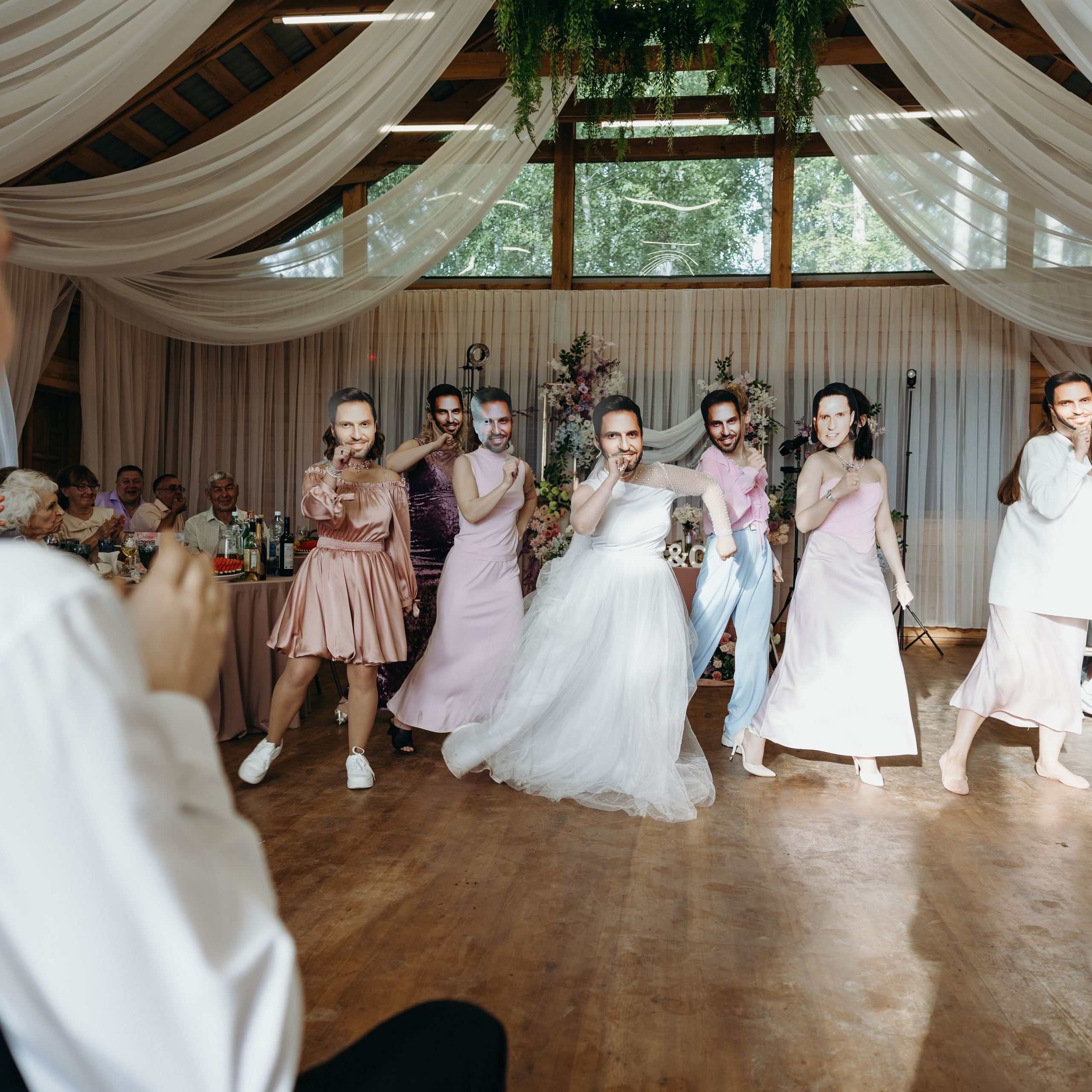 Она сияет для него. Свадебные фотограф и видеограф в Новосибирске — БОС