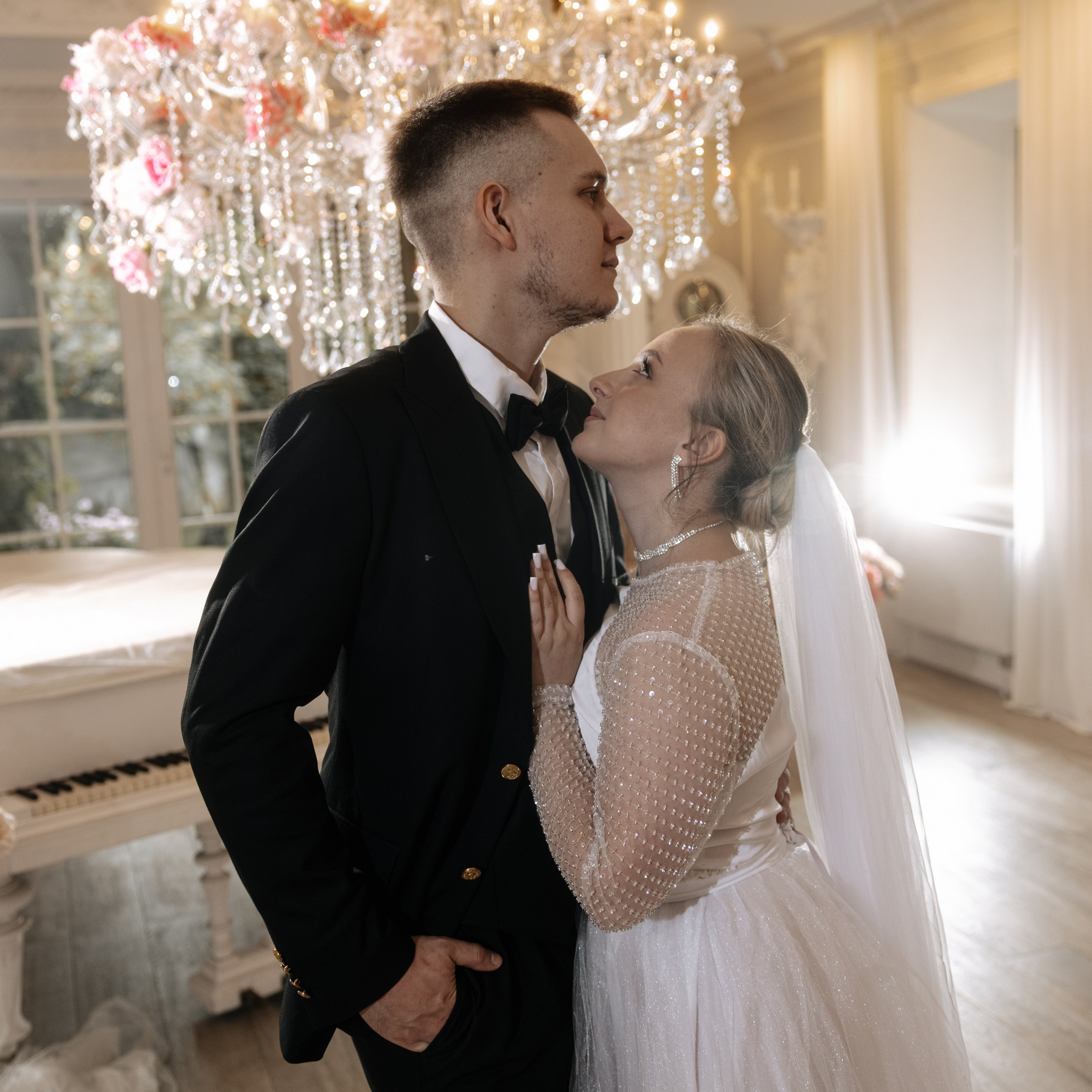 Она сияет для него. Свадебные фотограф и видеограф в Новосибирске — БОС