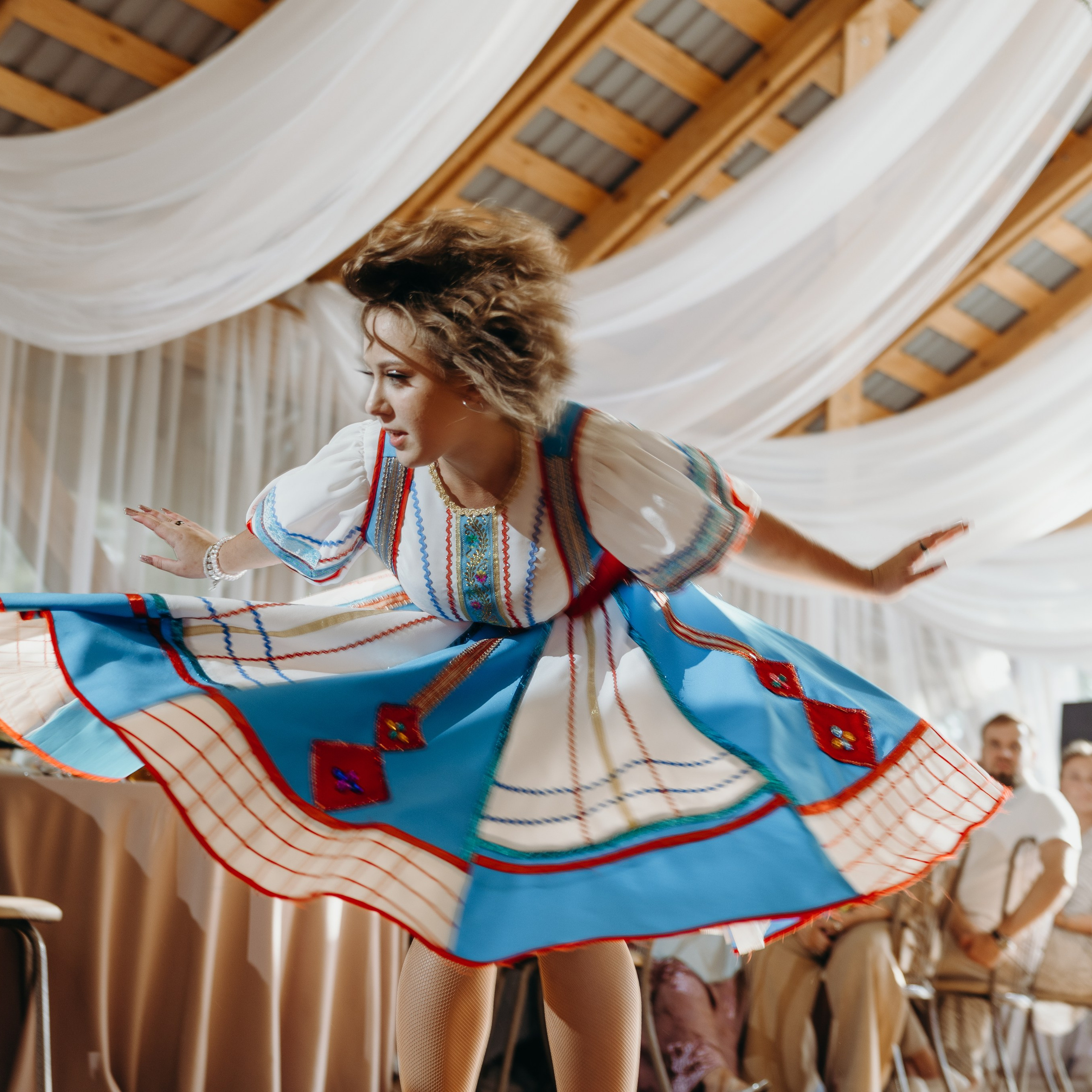 Она сияет для него. Свадебные фотограф и видеограф в Новосибирске — БОС