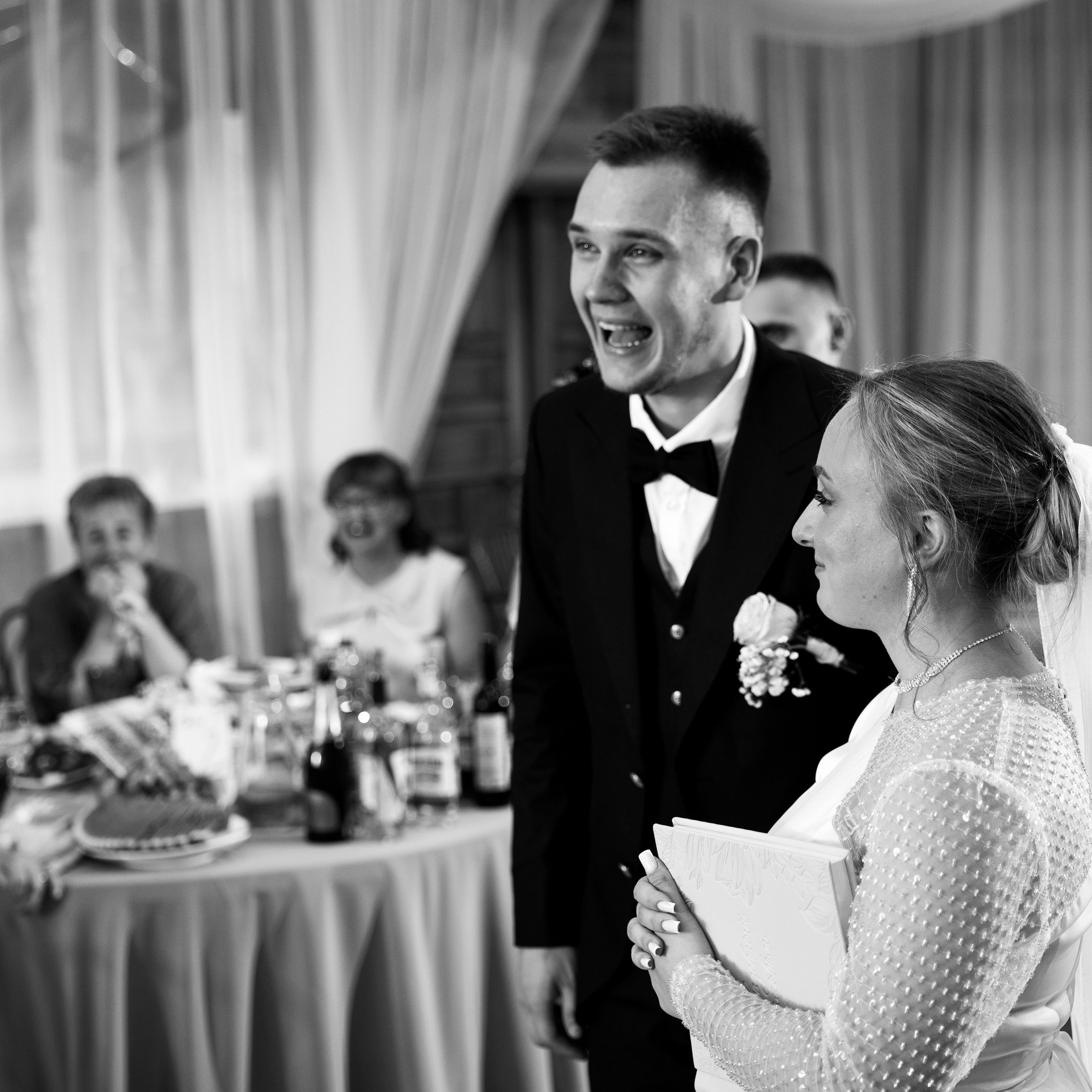 Она сияет для него. Свадебные фотограф и видеограф в Новосибирске — БОС