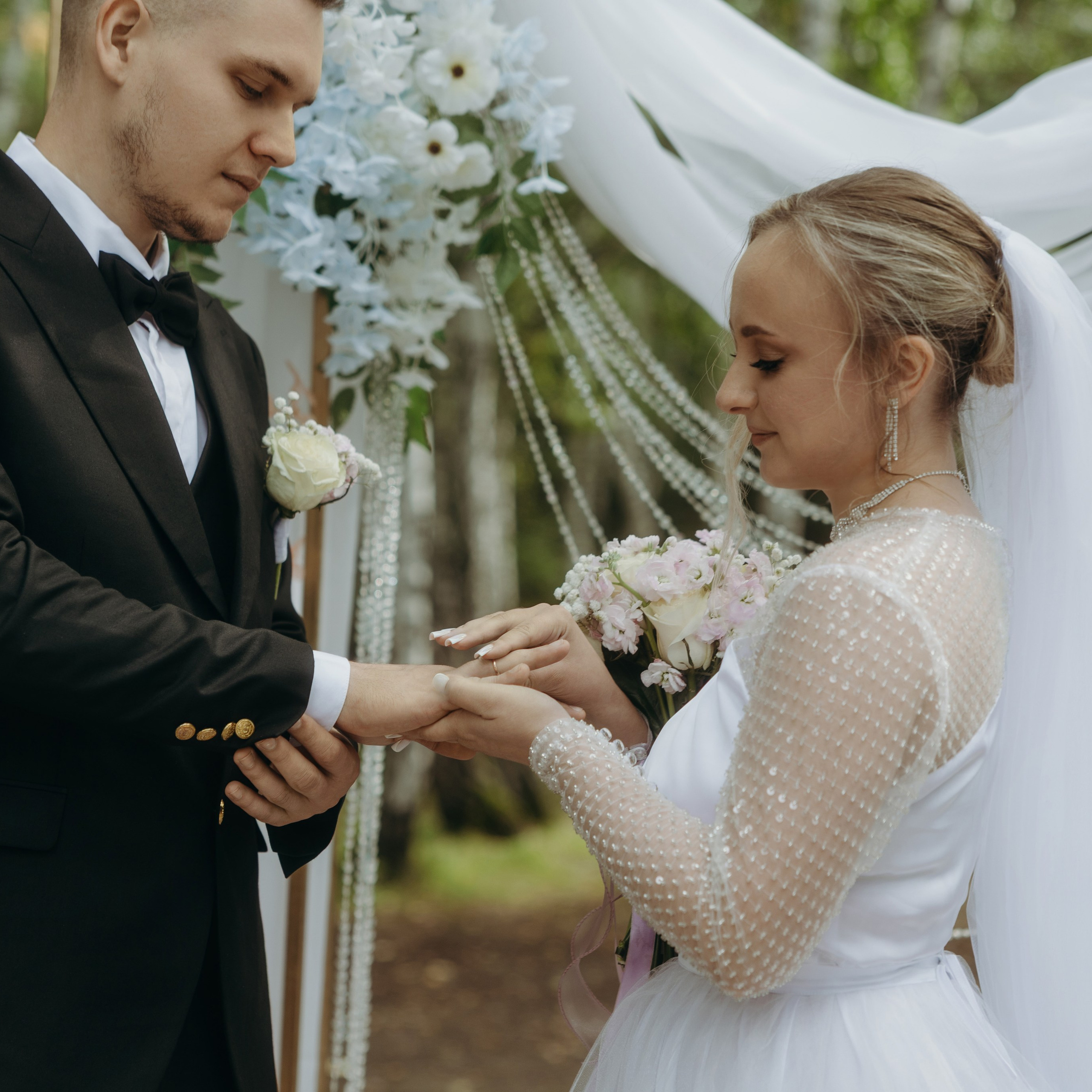 Она сияет для него. Свадебные фотограф и видеограф в Новосибирске — БОС