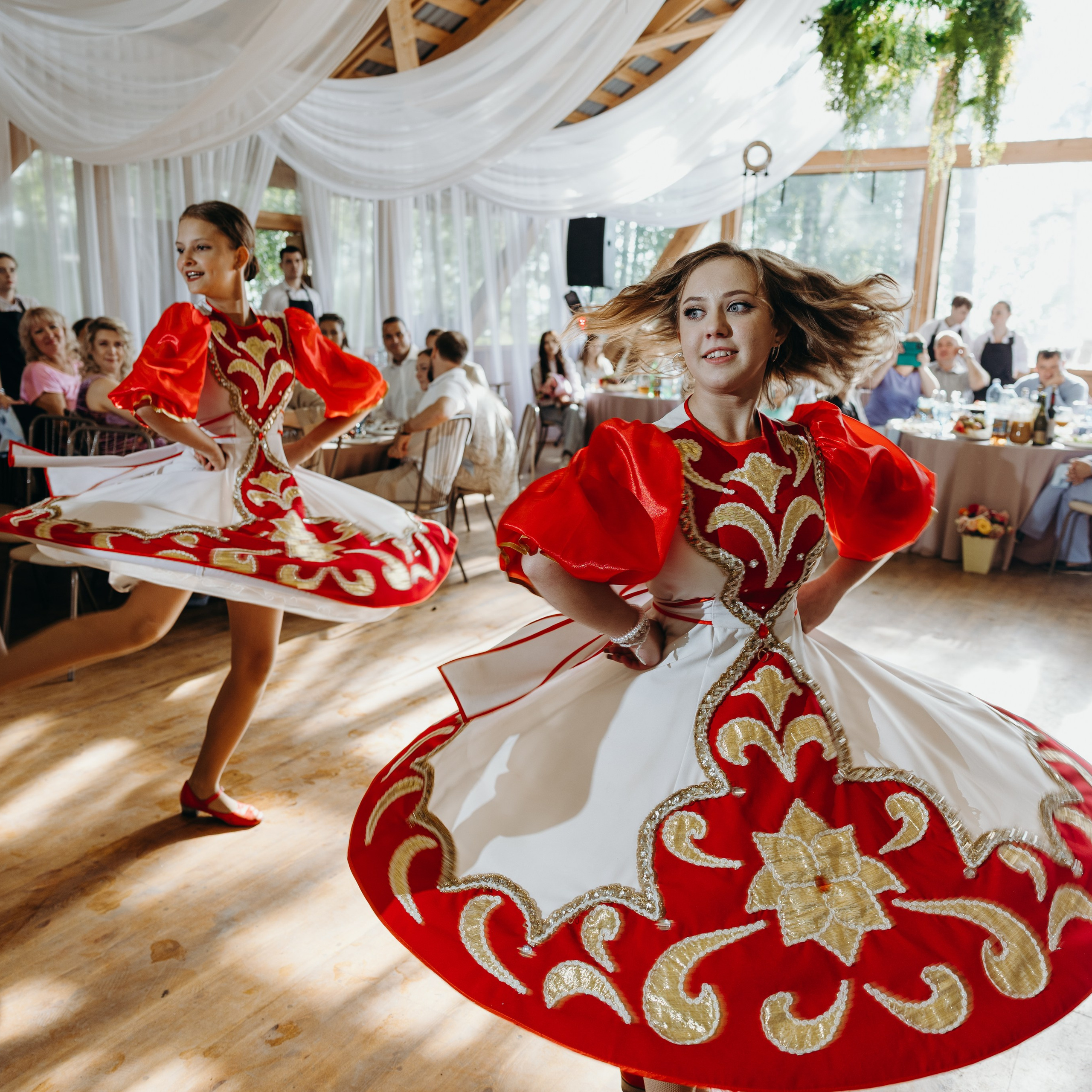 Она сияет для него. Свадебные фотограф и видеограф в Новосибирске — БОС