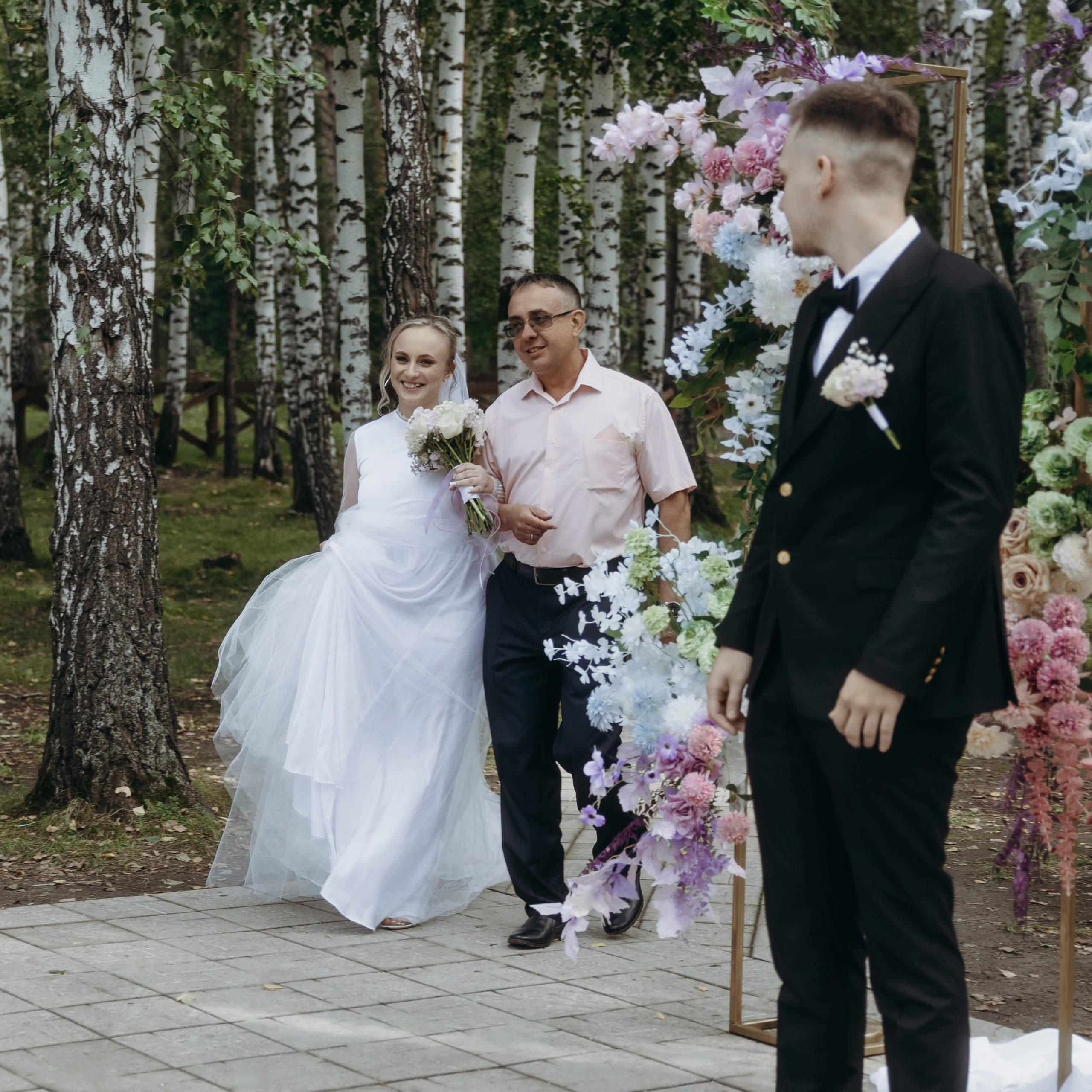 Она сияет для него. Свадебные фотограф и видеограф в Новосибирске — БОС