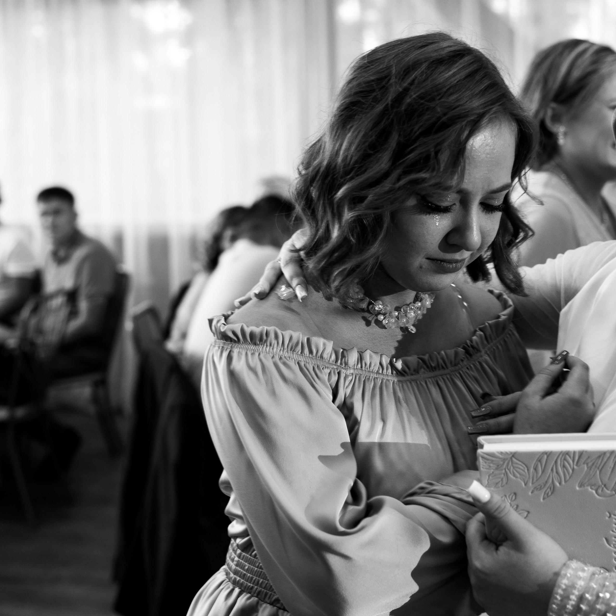 Она сияет для него. Свадебные фотограф и видеограф в Новосибирске — БОС