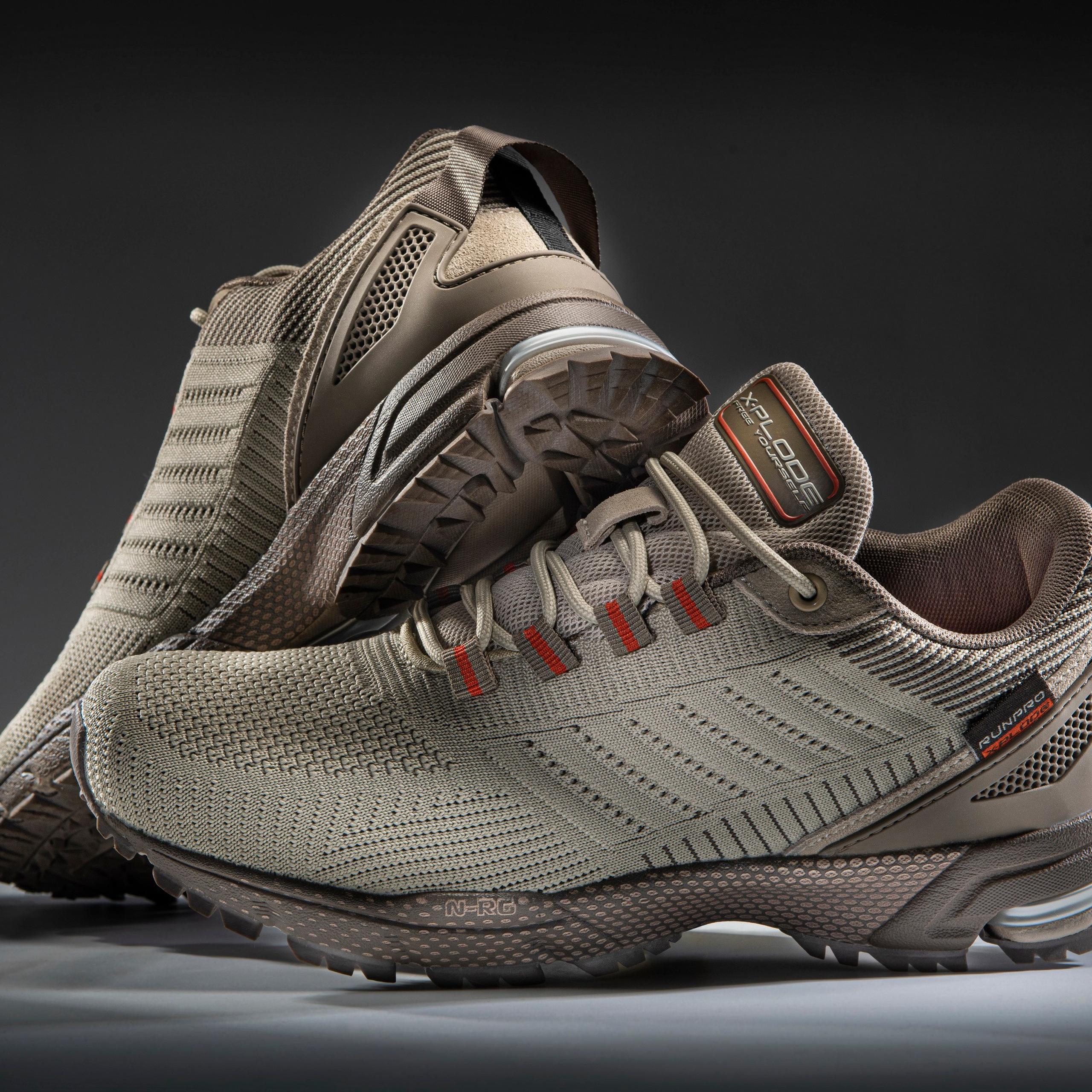 студийная съемка обуви с постановочным светом и выявлением фактур студия fotostep.ru, Виталий Степанов, рекламная съемка , предметная съёмка, каталожная съемка для маркетов,  имиджевая съемка обуви,  (кроссовки фирма  X-PLODE ), реклама фото, рекламная студия, рекламная съёмка, фото студия Москва фотограф, 