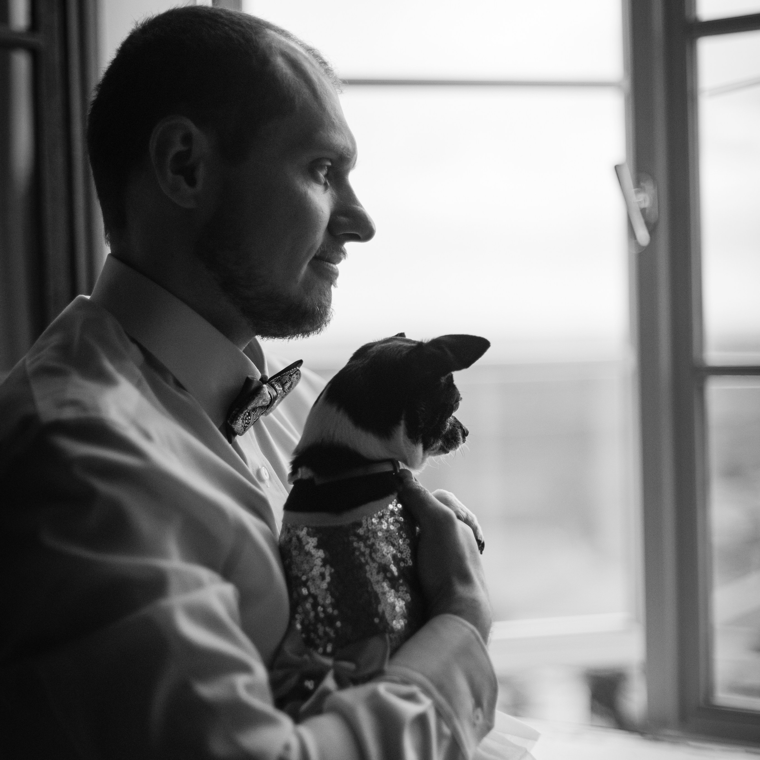 черон-белое фото жениха