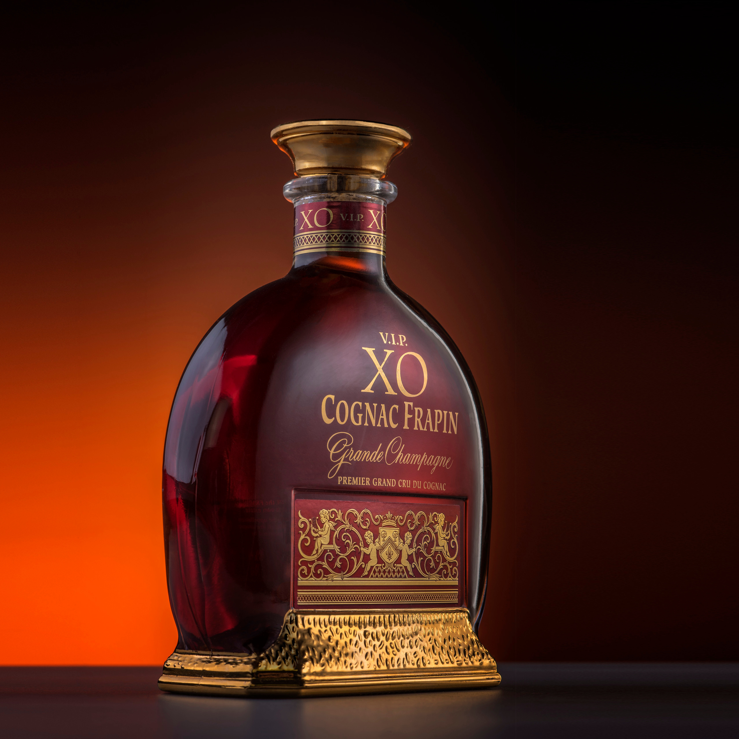 Коньячная бутылка (Packshot),продается,купить, ПРЕДМЕТНЫЙ ФОТОГРАФ мОСКВА, съёмка стекла, foto.ru, photo, дизайн студии, сделать фото, реклама фото, имиджевая съемка