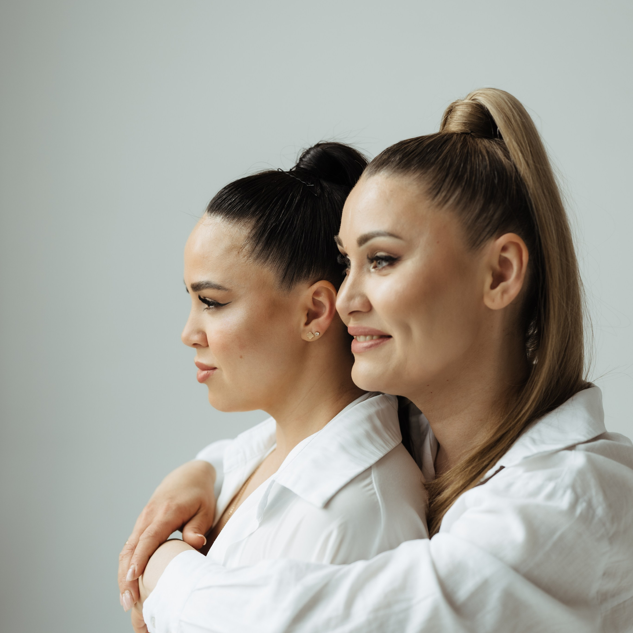 Сестры. Студия