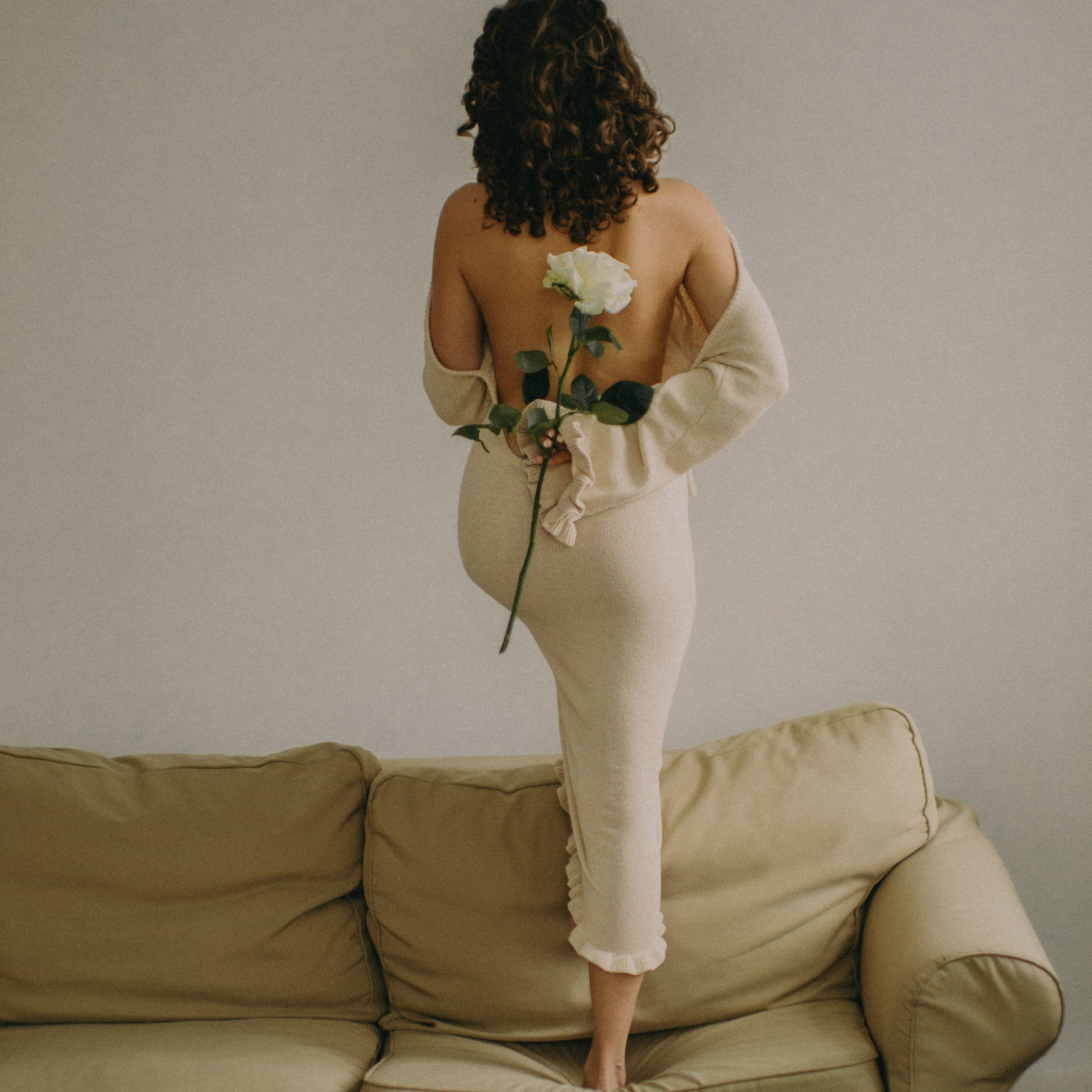 с цветком. Студия