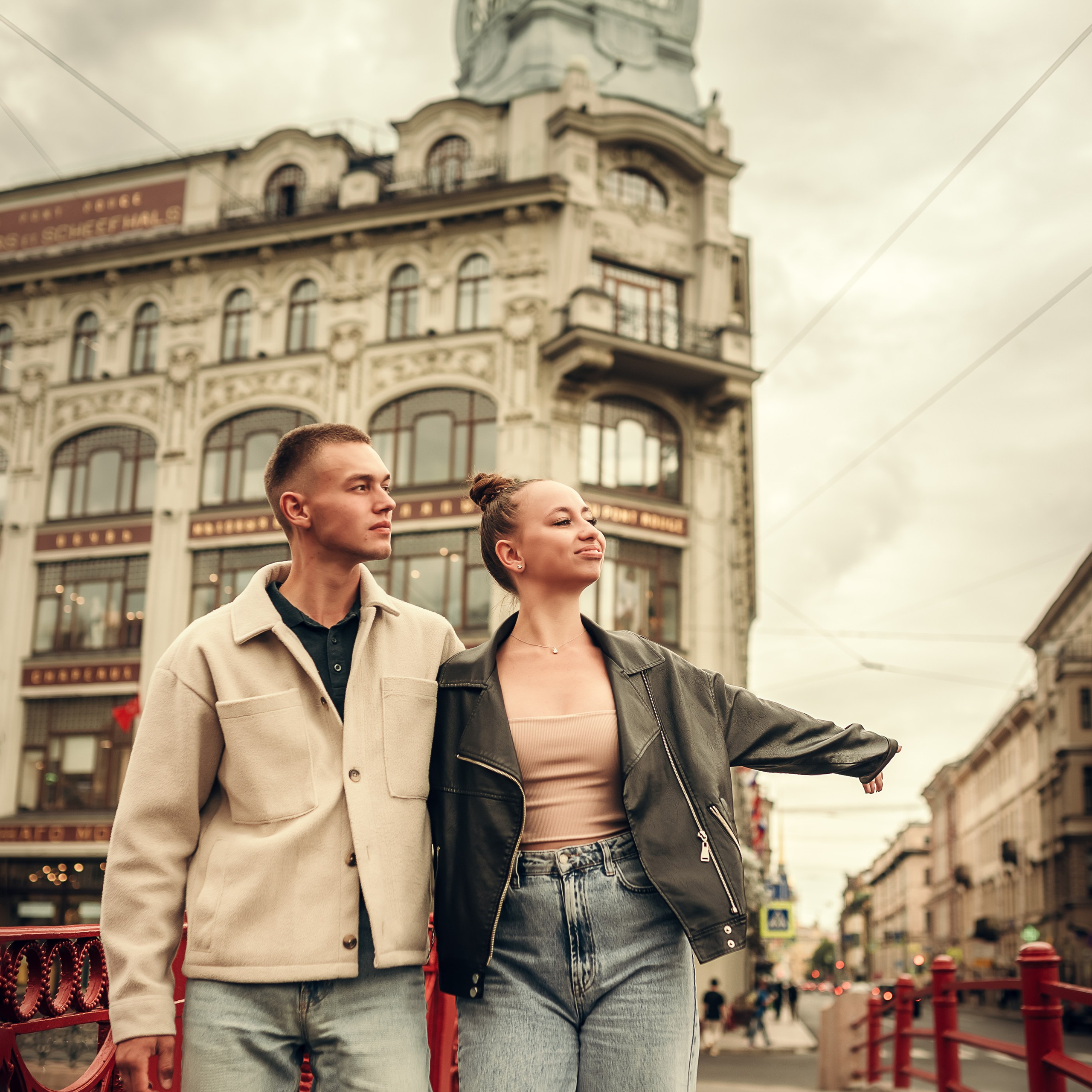 Вика и Никита, летняя фотосессия на Исаакиевской площади