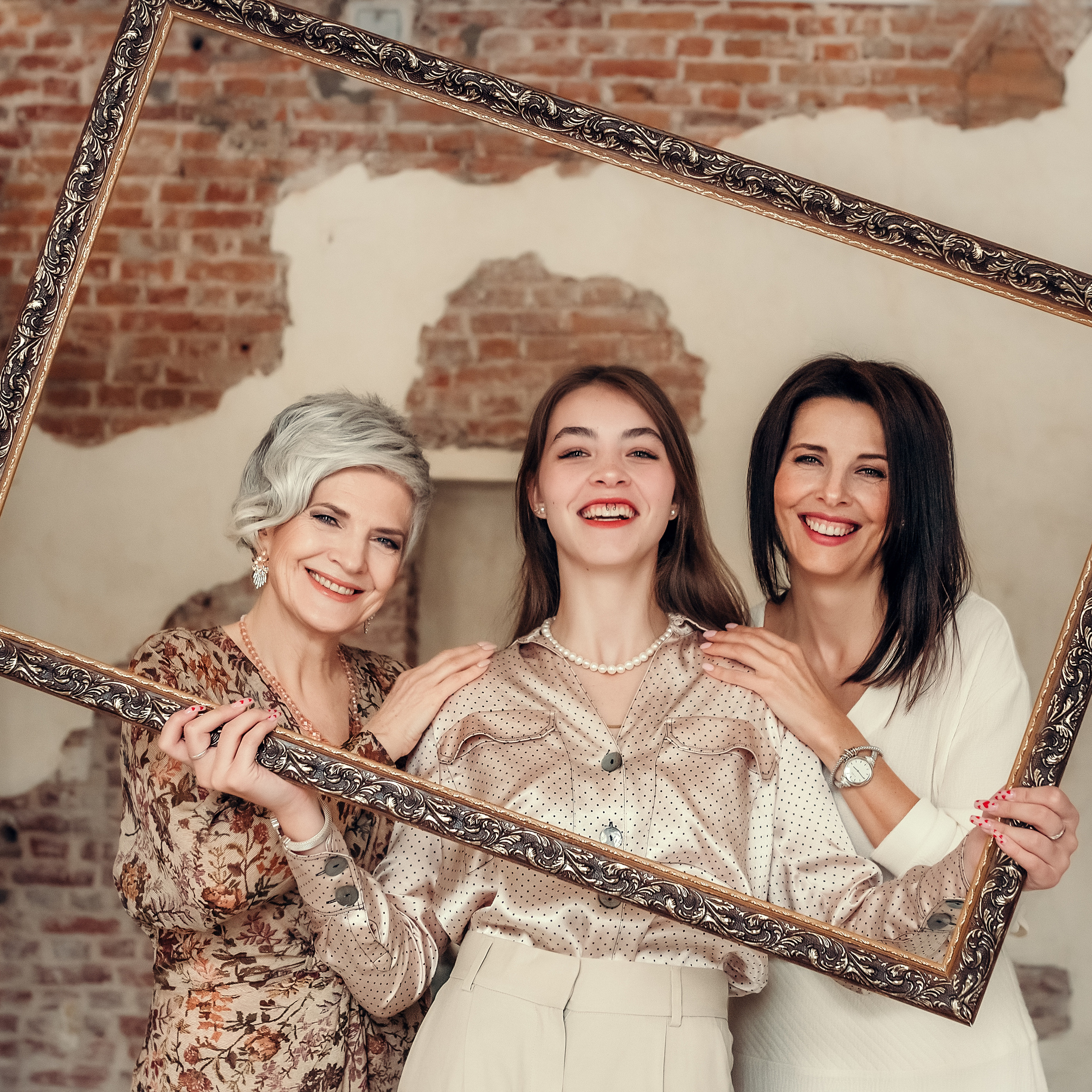 Три женских поколения, студия Willa