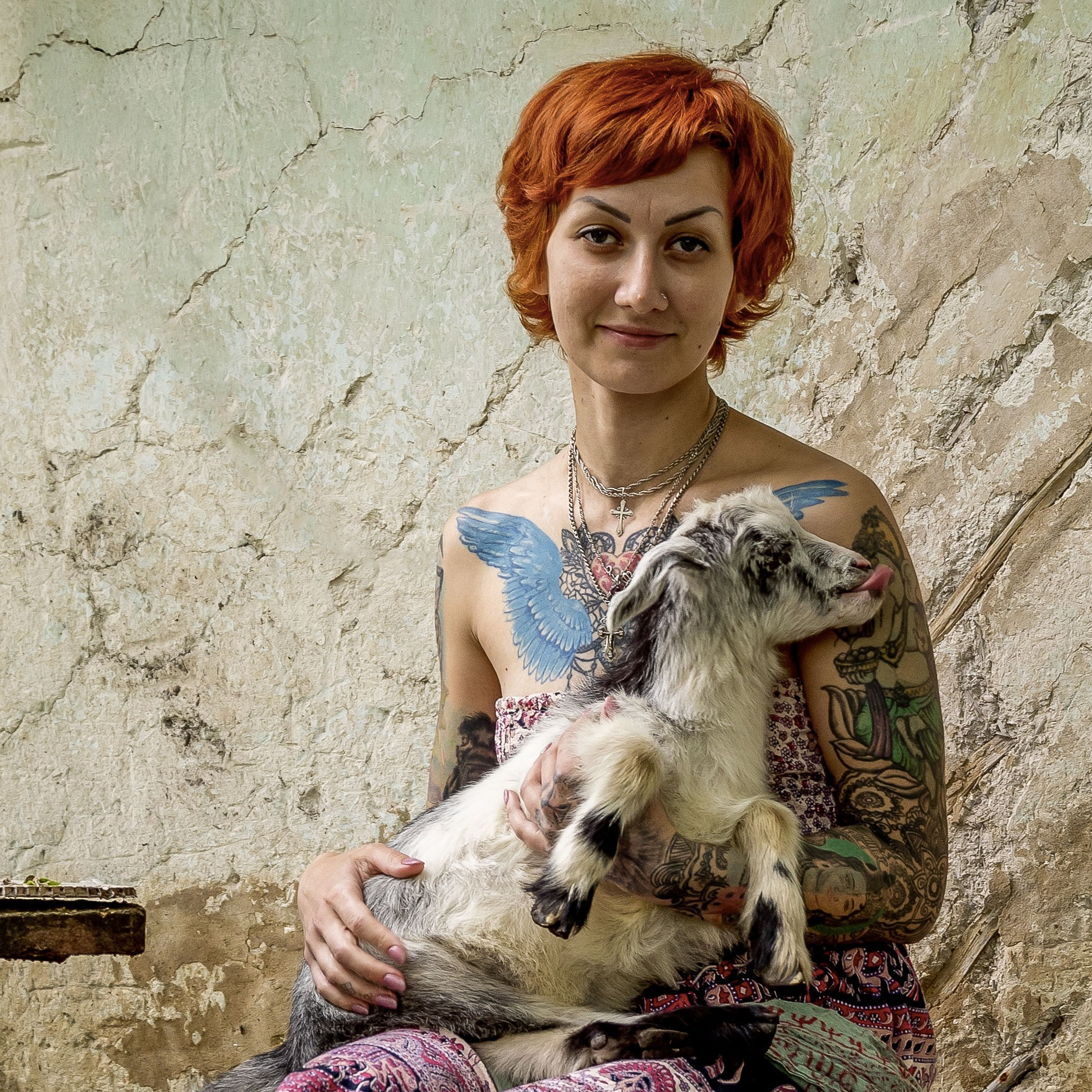 Девушка с козлятами