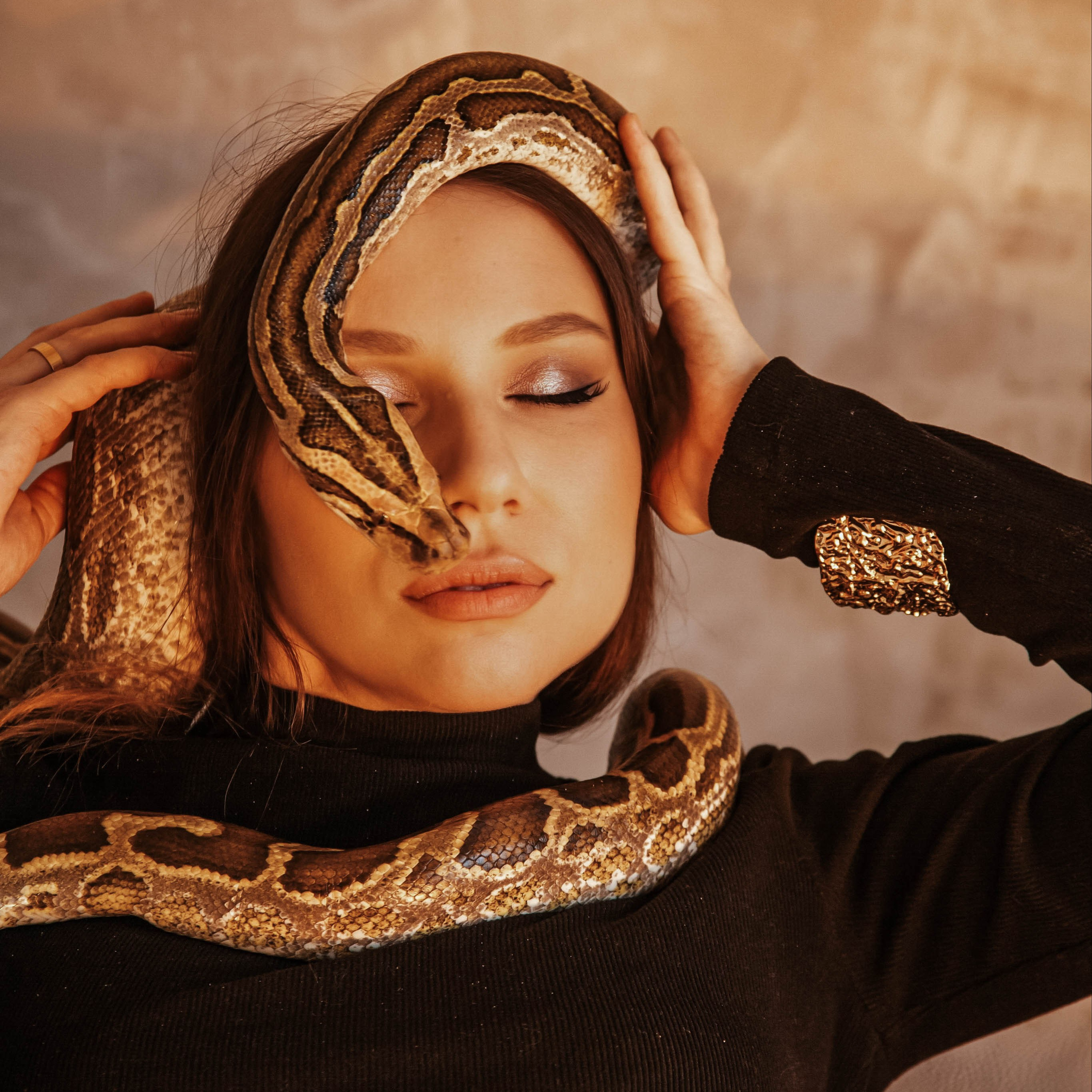 Екатерина со змеей. Фотостудия ПЕРФЕКТ