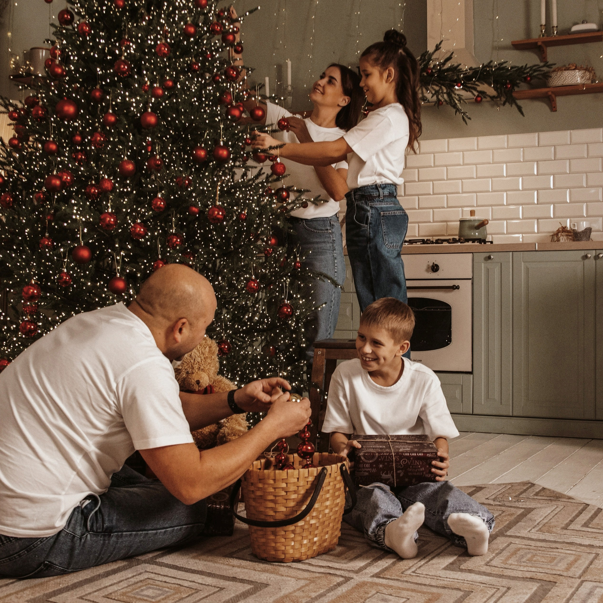 У каждой семьи есть свои новогодние традиции. Фотостудия Alice