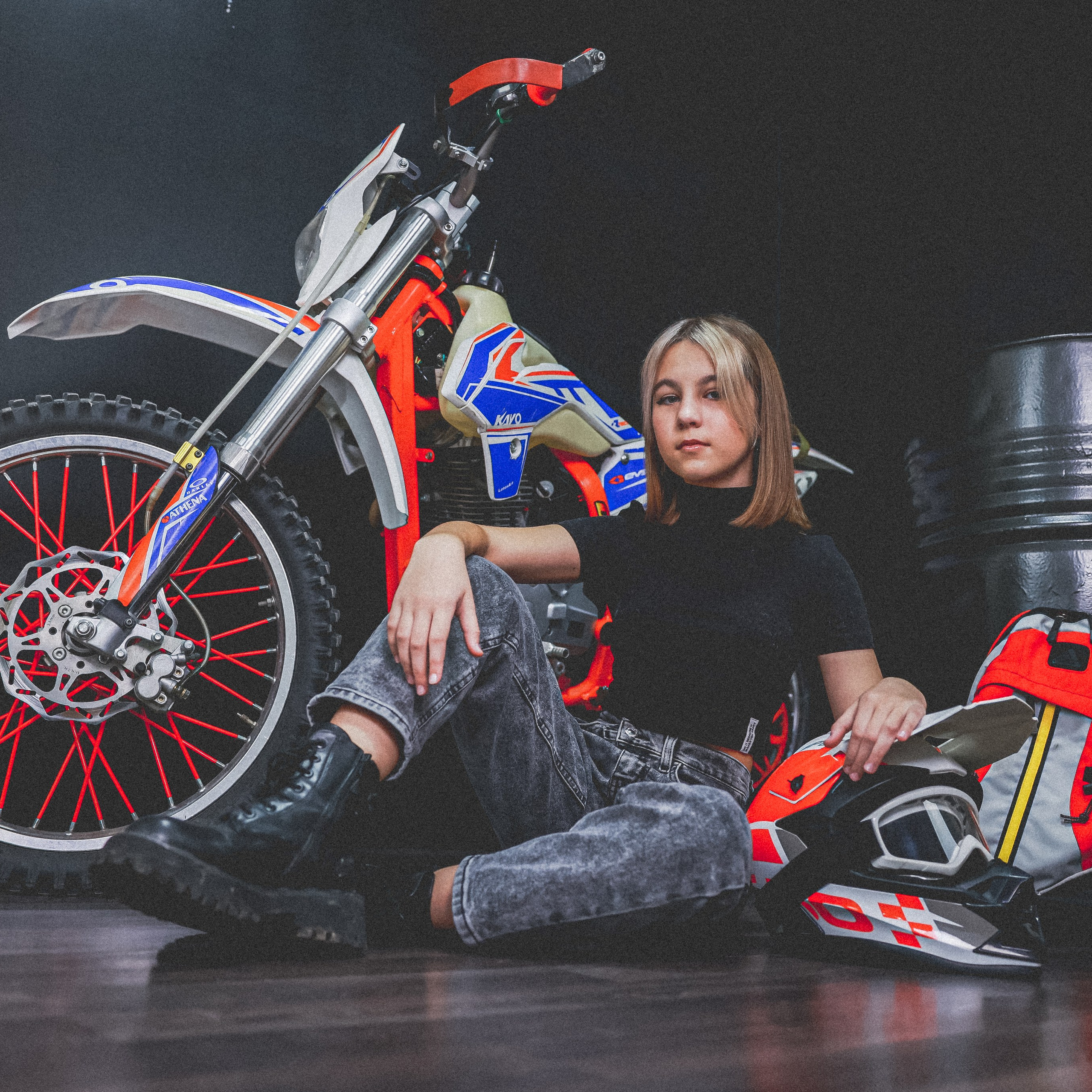 Студийная фотосессия с мотоциклом