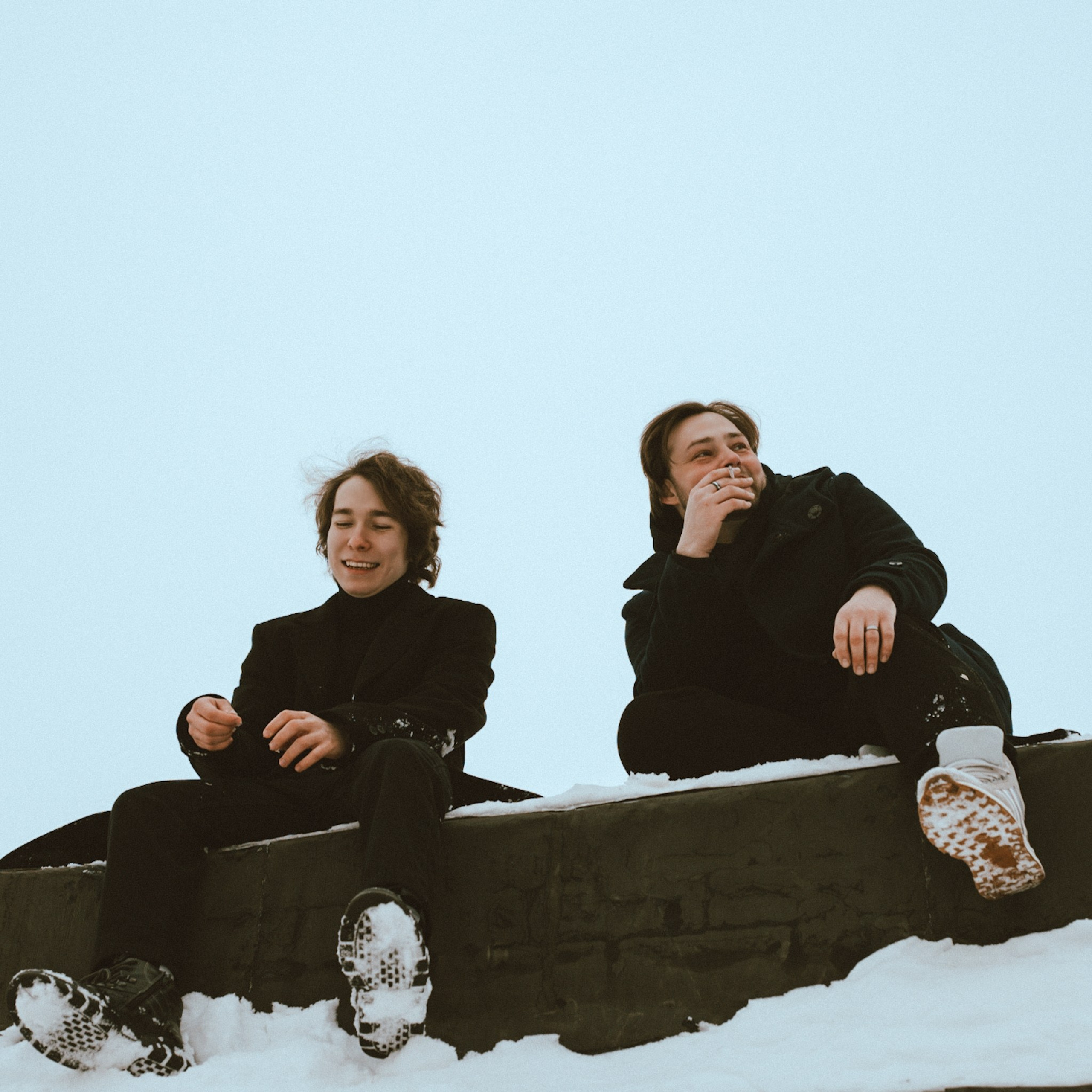 чёрное пальто