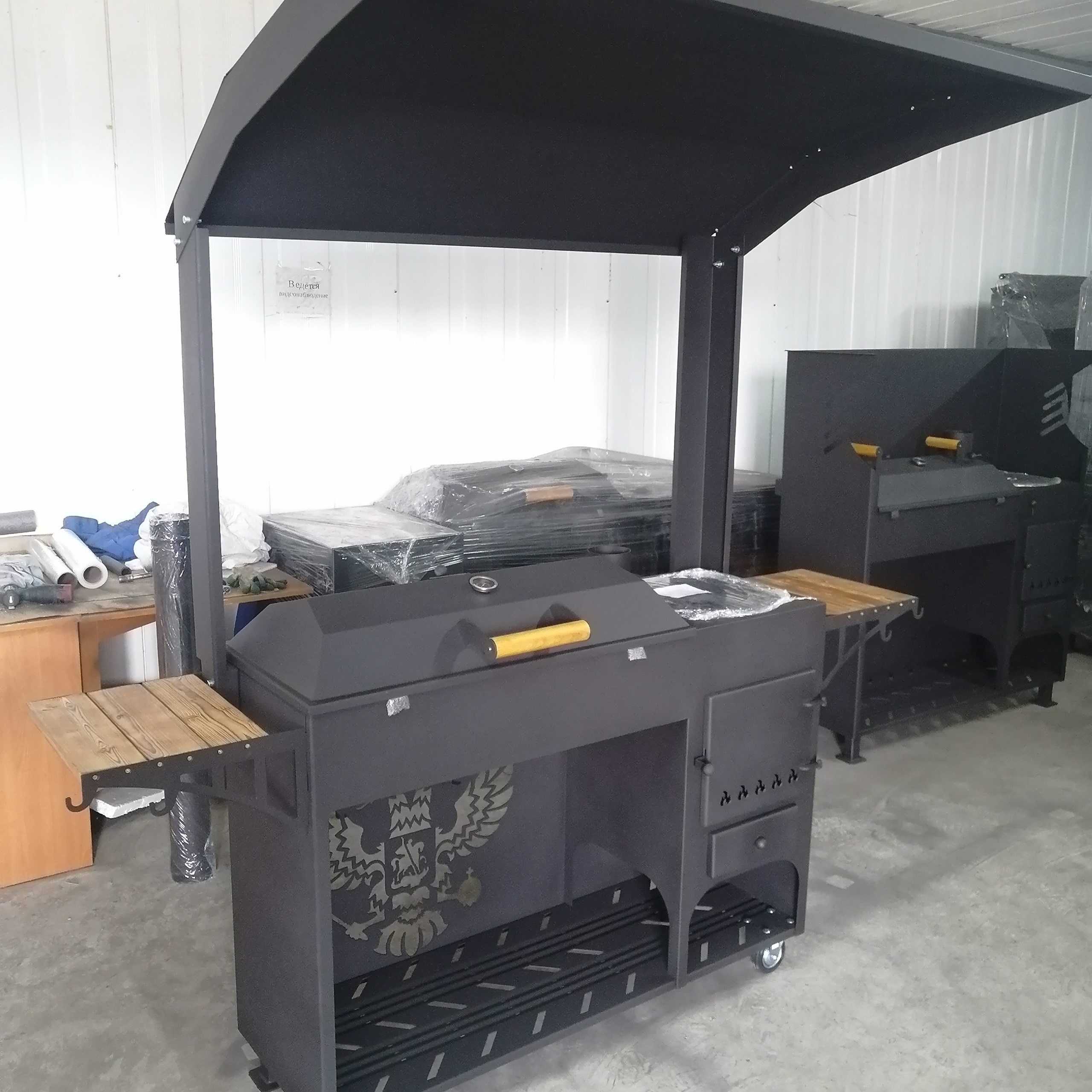 Мангал с крышей, печью под казан и крышкой барбекю