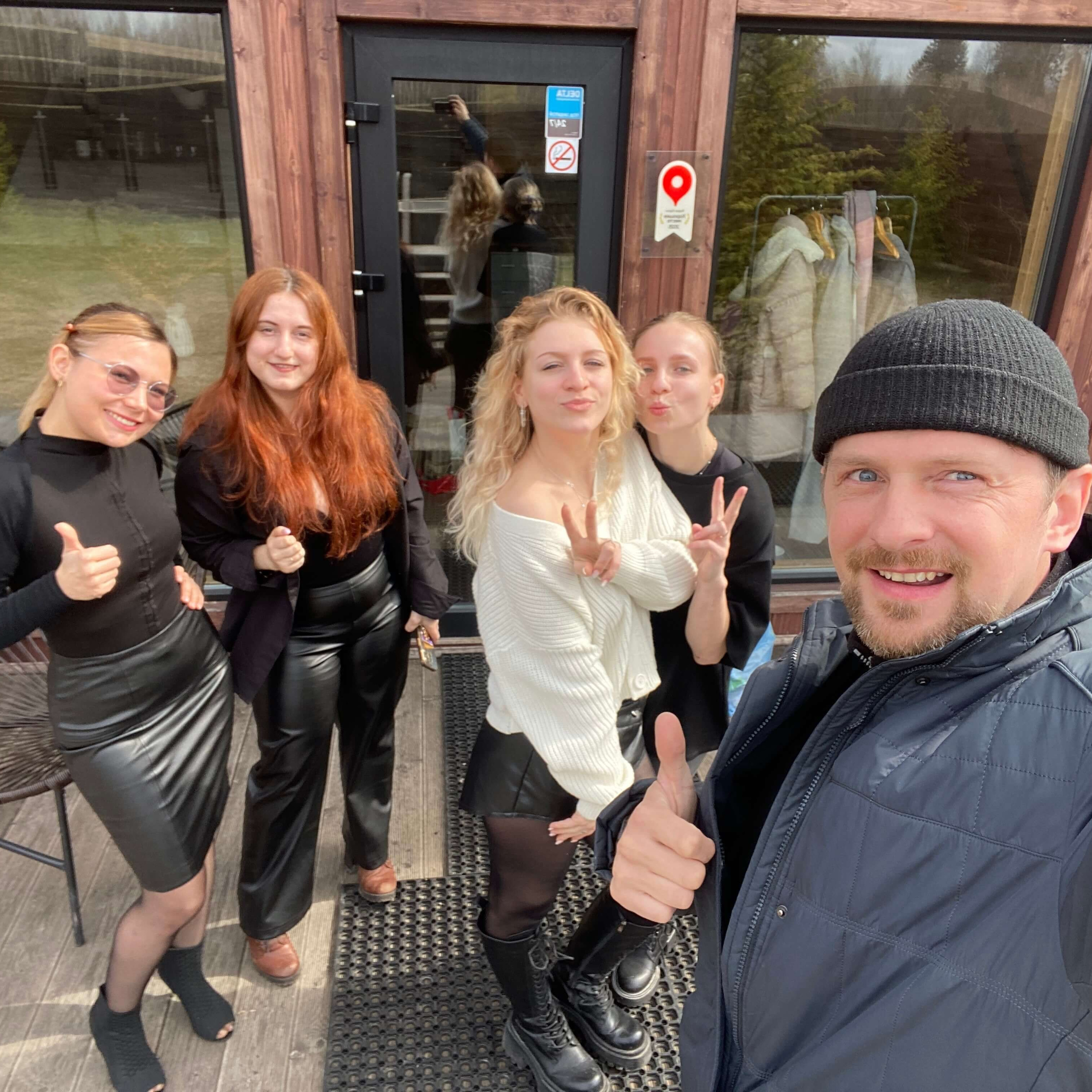 Треугольный дом в аренду на 6 человек - 50 км от МКАД. Коттедж А-фрейм с баней и уличным чаном в Подмосковье - в аренду для отдыха