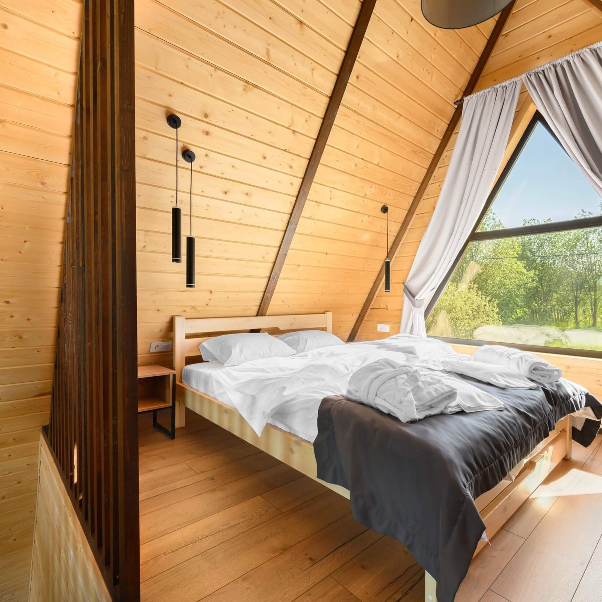 Треугольный дом в аренду на 6 человек - 50 км от МКАД. Коттедж А-фрейм с баней и уличным чаном в Подмосковье - в аренду для отдыха