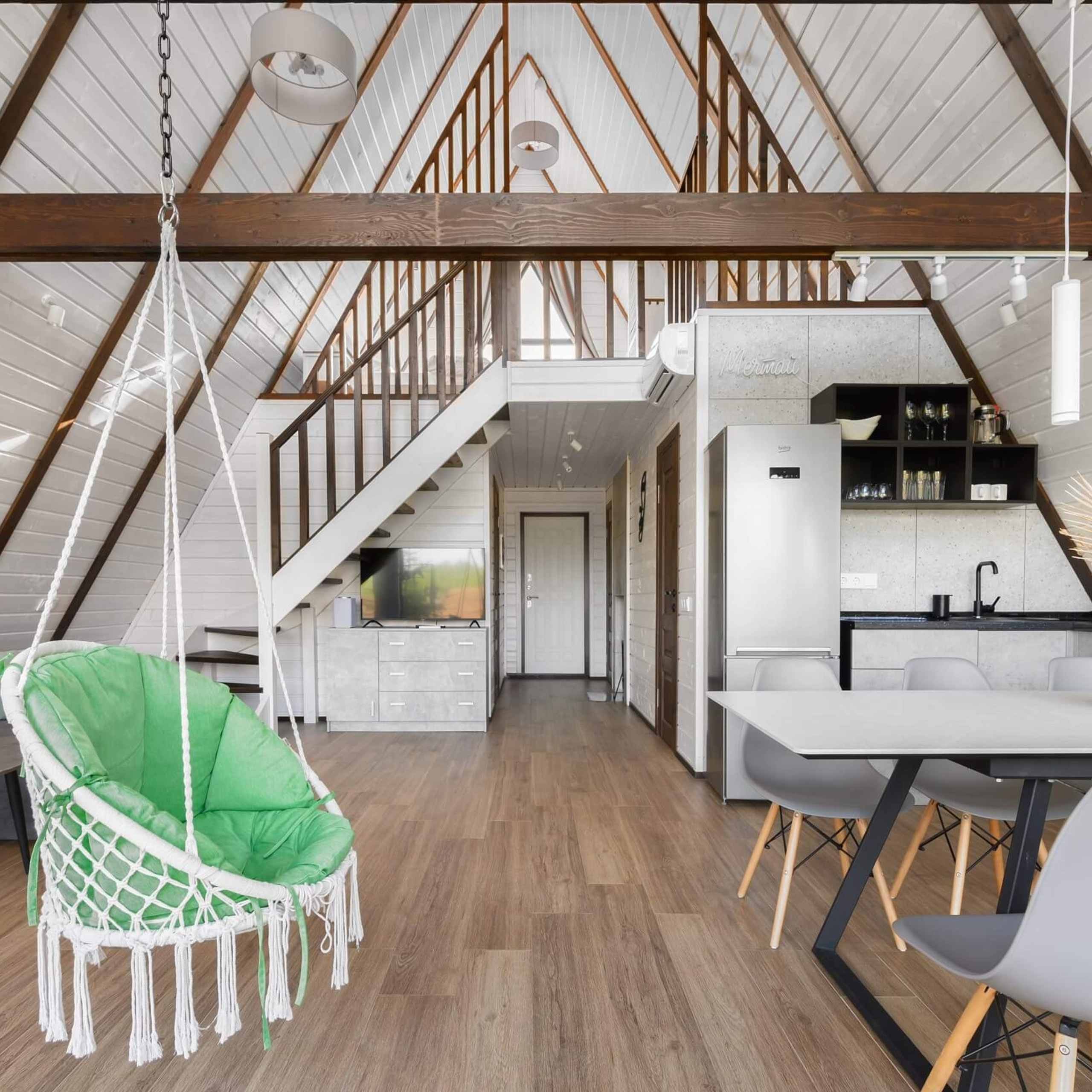 Треугольный дом в аренду на 6 человек - 50 км от МКАД. Коттедж А-фрейм с баней и уличным чаном в Подмосковье - в аренду для отдыха