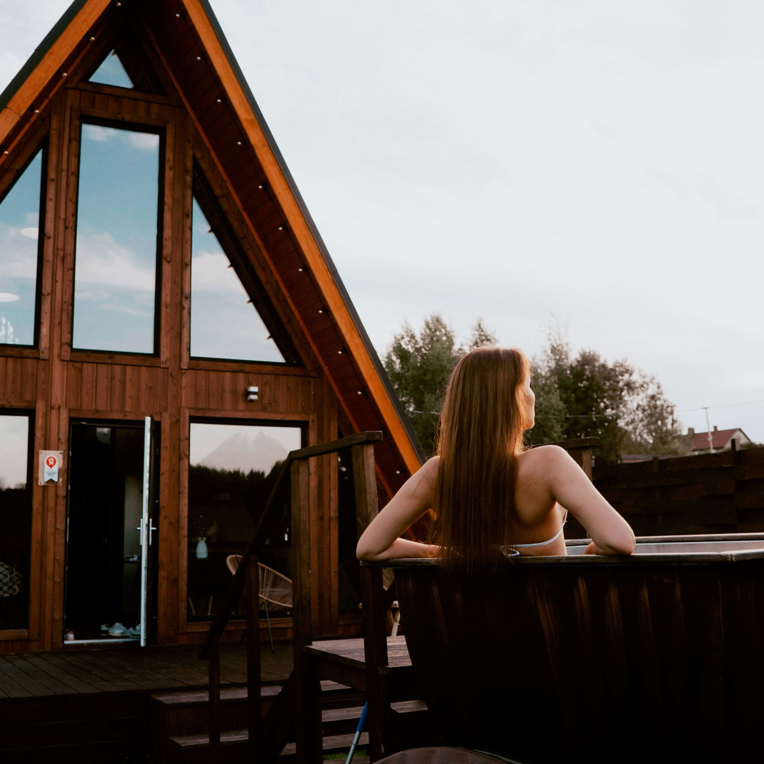 Аренда треугольного Афрейм коттеджа на День влюбленных - 14 февраля. Коттедж А-фрейм с баней и уличным чаном в Подмосковье - в аренду для отдыха