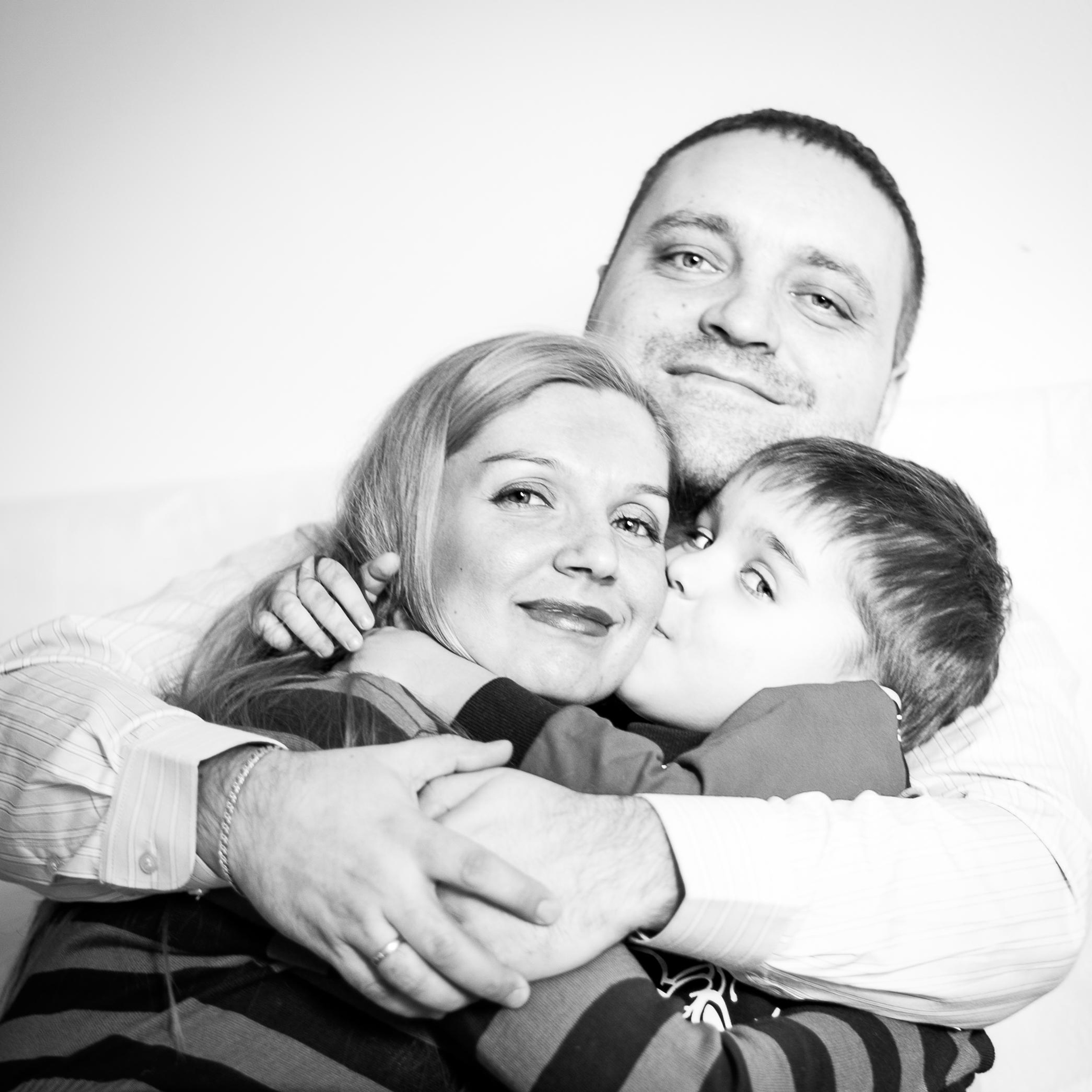 Любовь счастье единение на домашней фотосессии в Петербурге