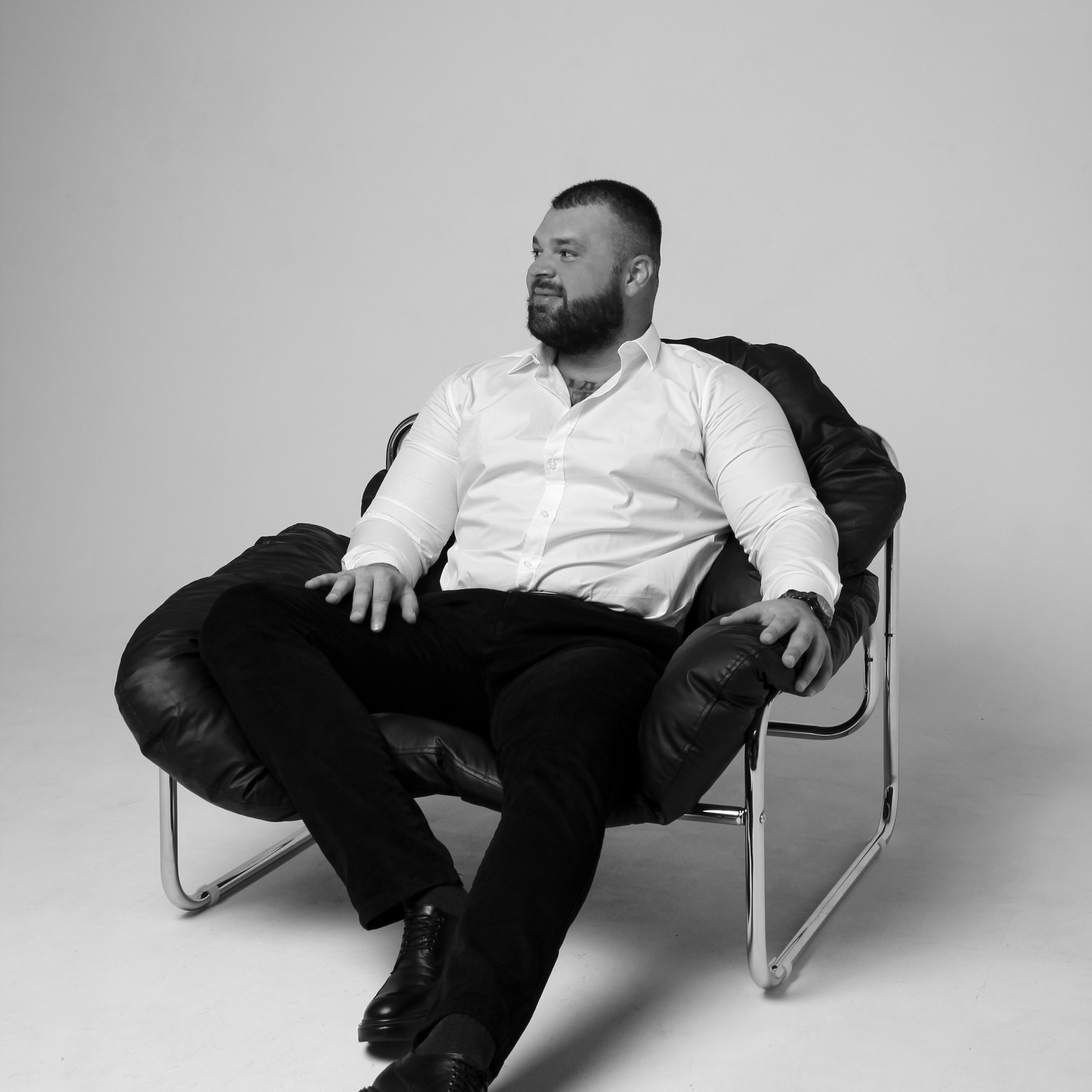 Мужская студийная съёмка