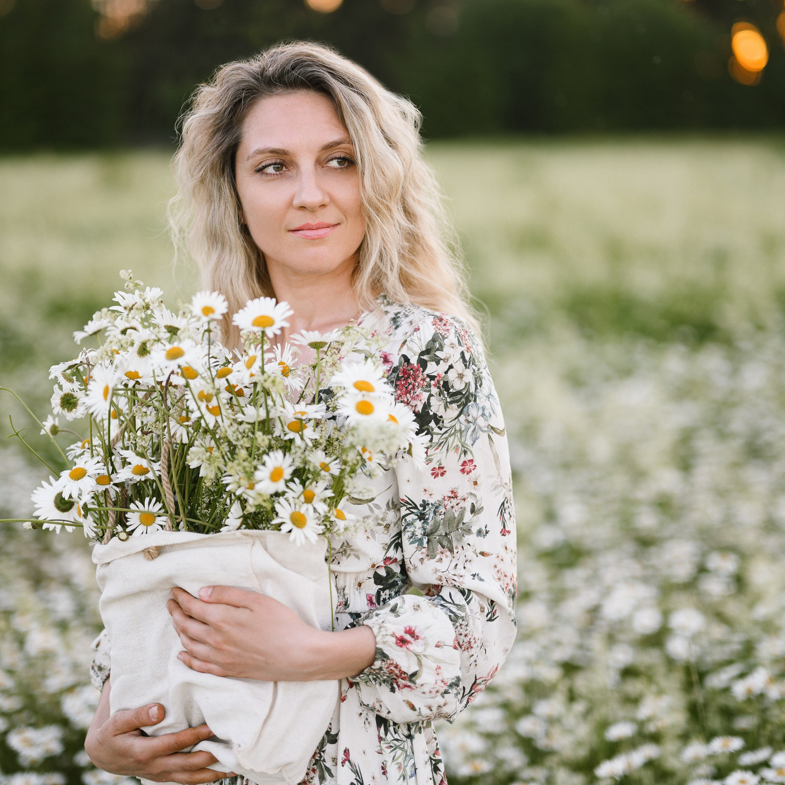 Съёмка в&nbsp;цветущем ромашковом поле