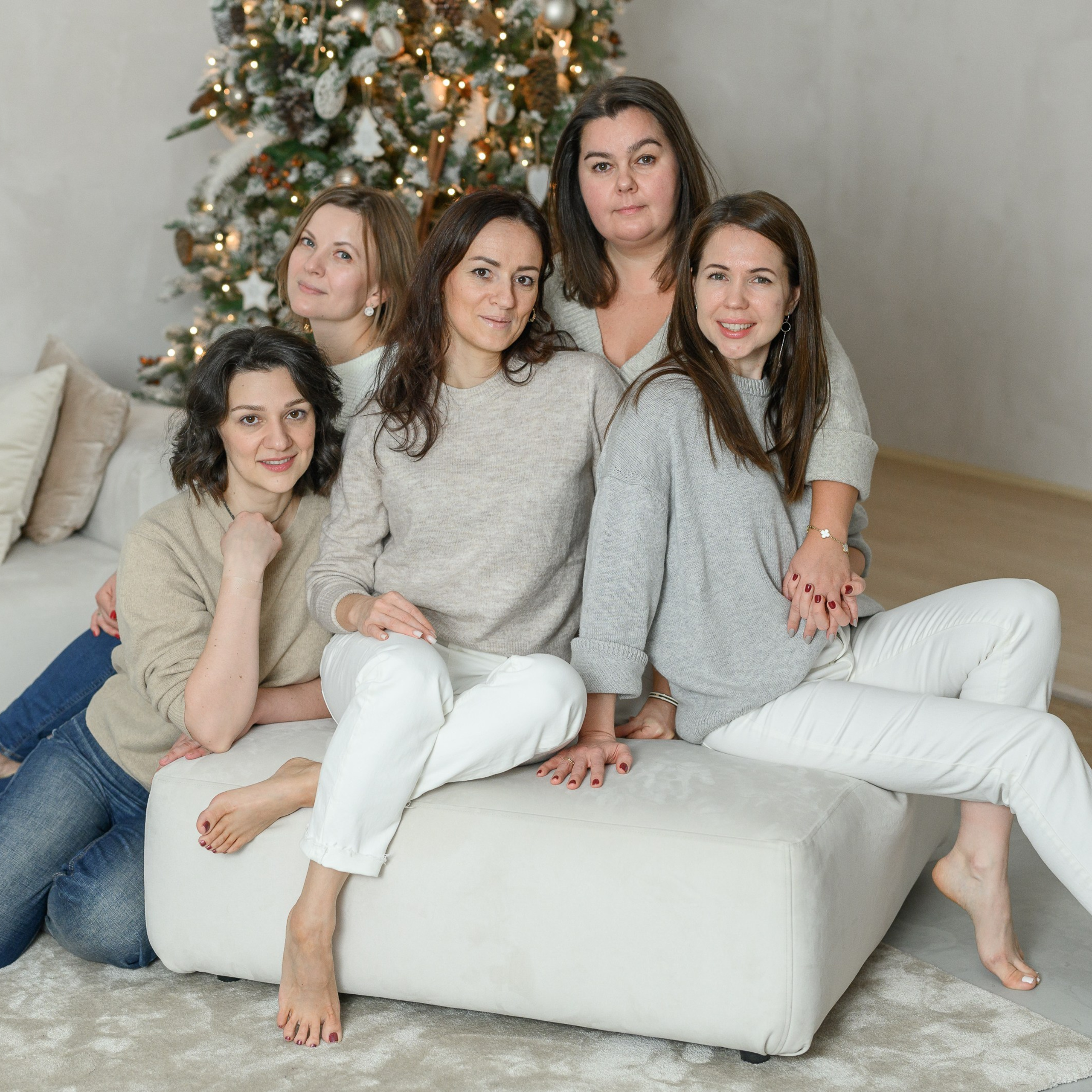 Новогодняя фотосессия с подругами в фотостудии Мимика, зал Фуджи