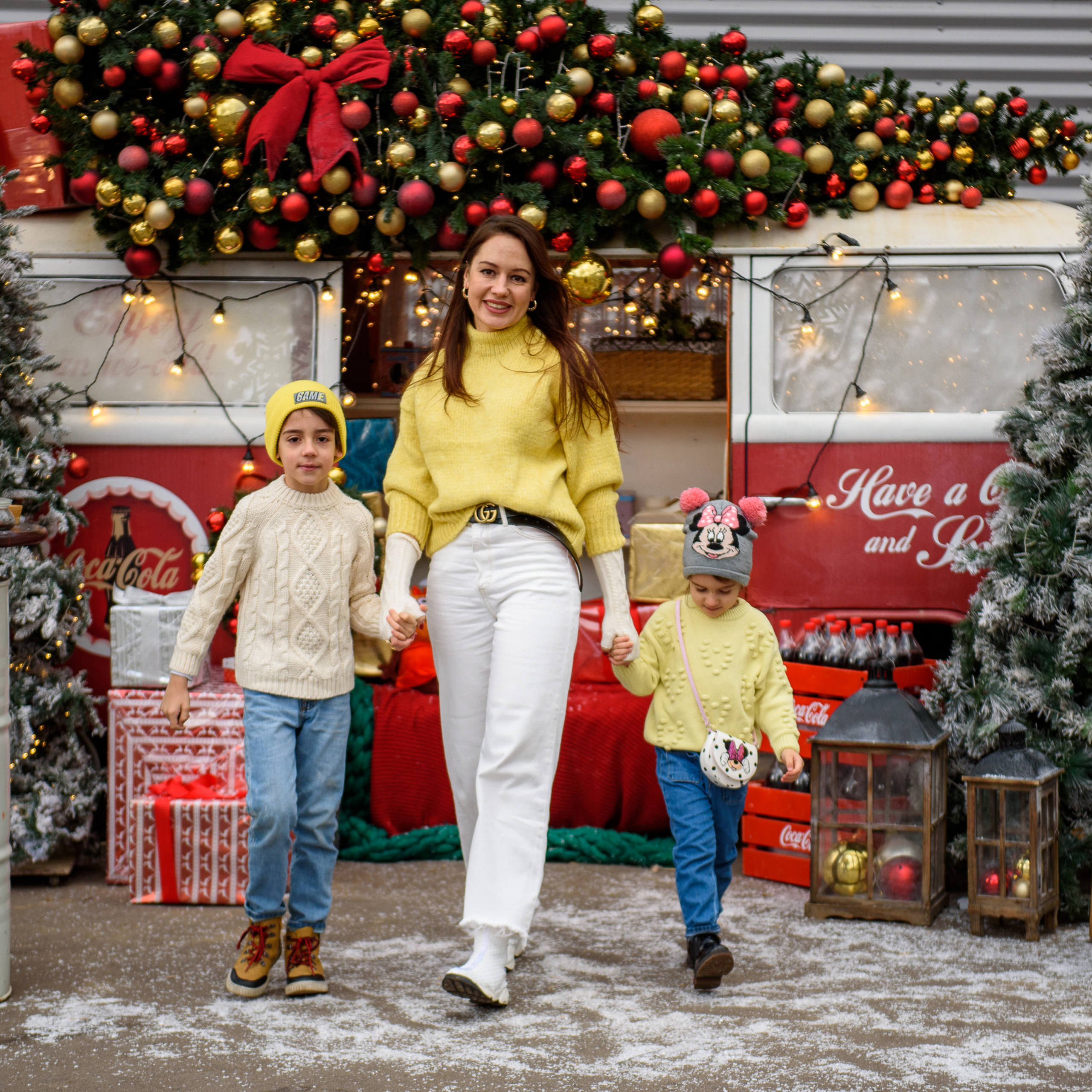 Новогодний автобус Cross-studio