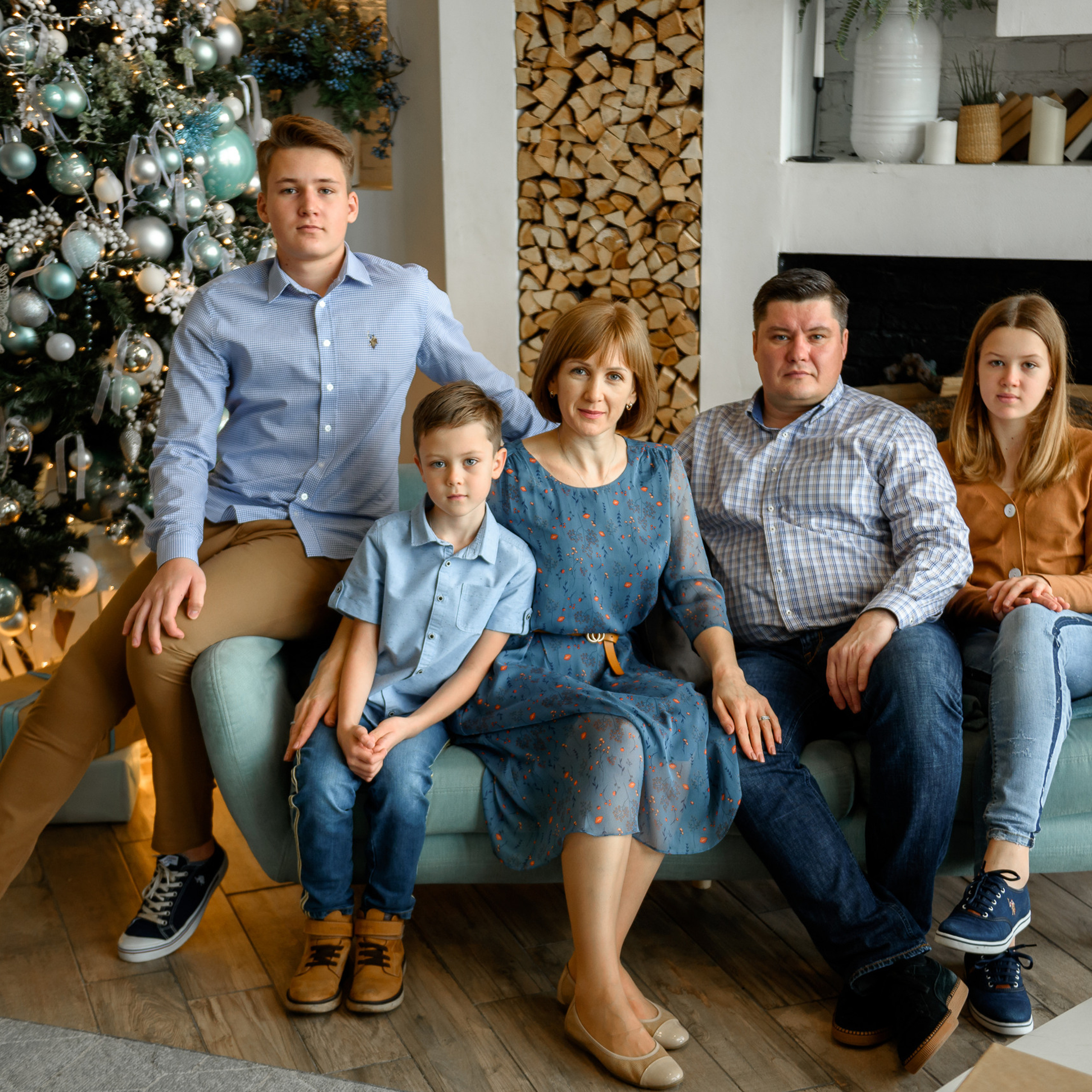 Семейная студийная новогодняя фотосессия в Cross-studio, зал Норд