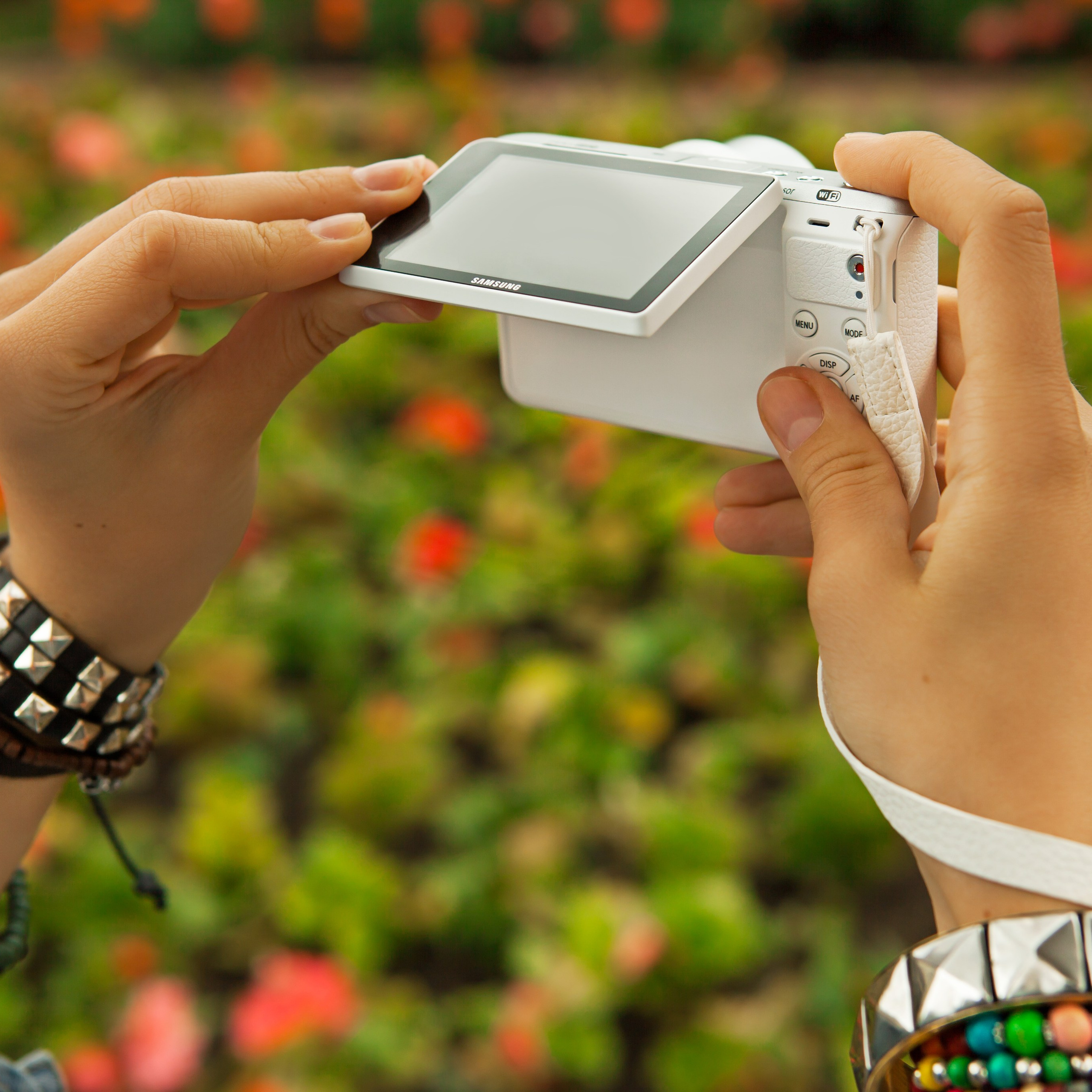 Ильшат Бикмиев — предметный фотограф. Каталог и рекламная съёмка для бизнеса Алматы. Качественные фото для бизнеса, маркетплейсов интернета