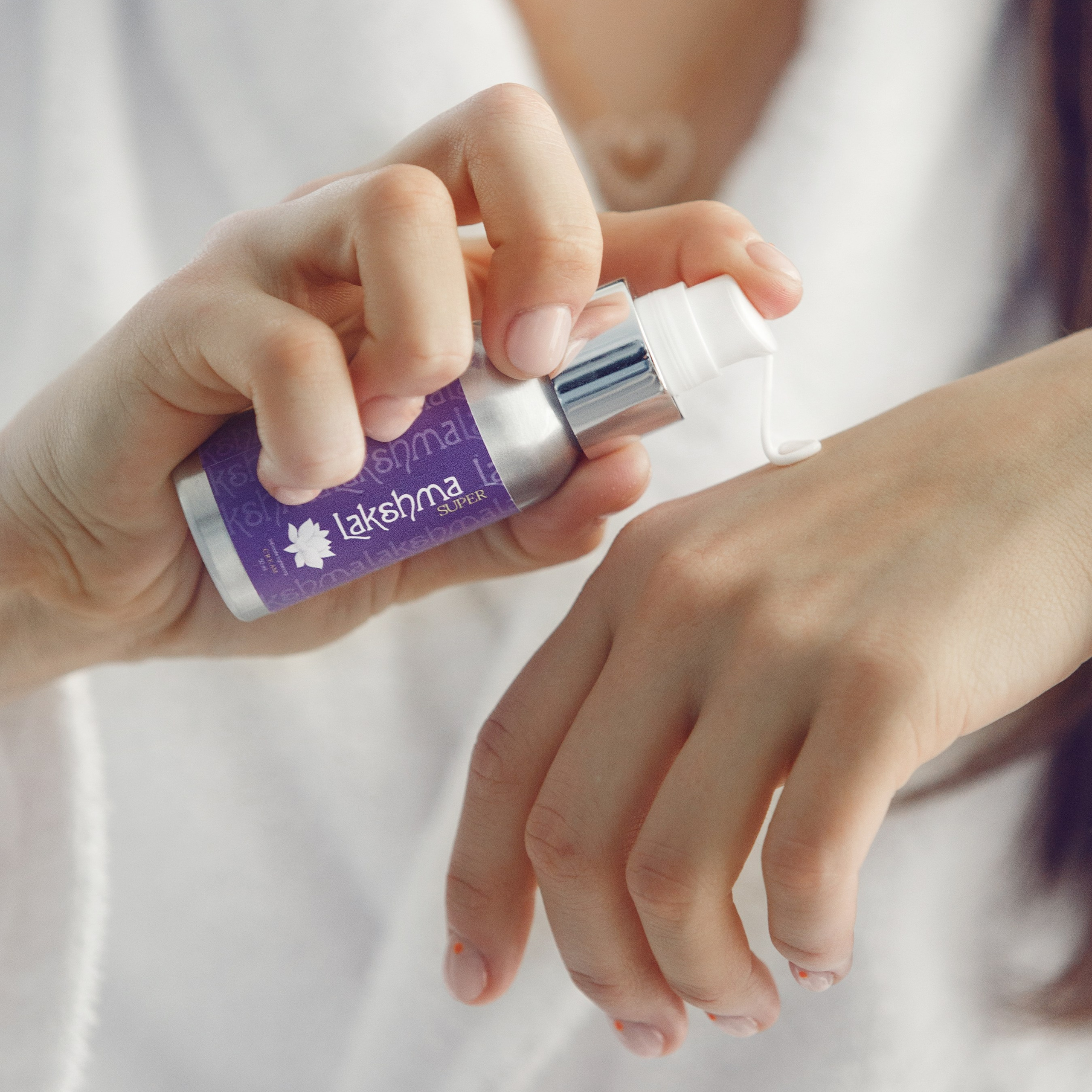 Ильшат Бикмиев — предметный фотограф. Каталог и рекламная съёмка для бизнеса Алматы. Качественные фото для бизнеса, маркетплейсов интернета