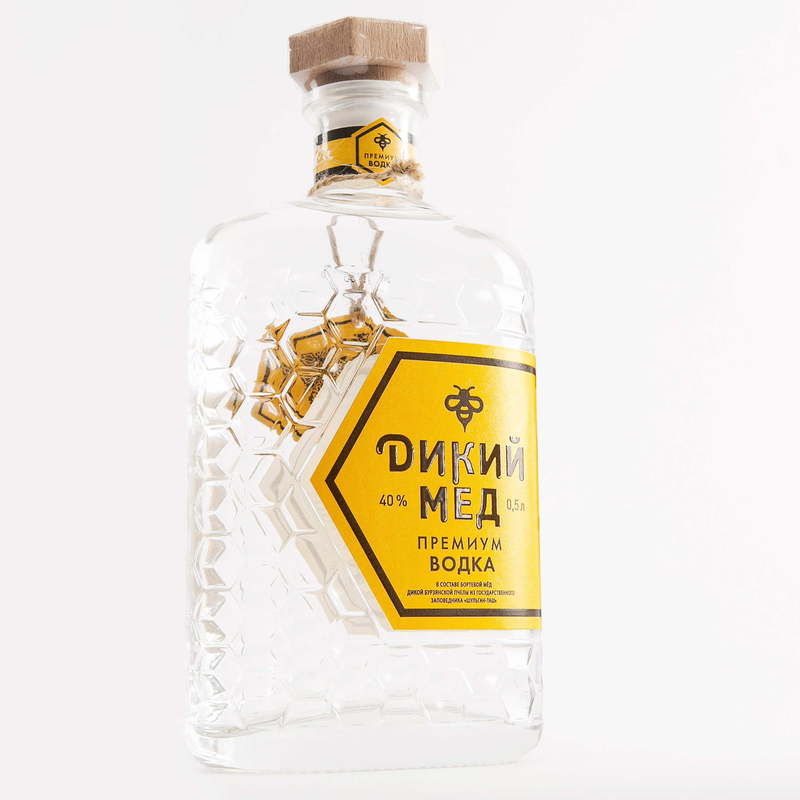 Ильшат Бикмиев — предметный фотограф. Каталог и рекламная съёмка для бизнеса Алматы. Качественные фото для бизнеса, маркетплейсов интернета