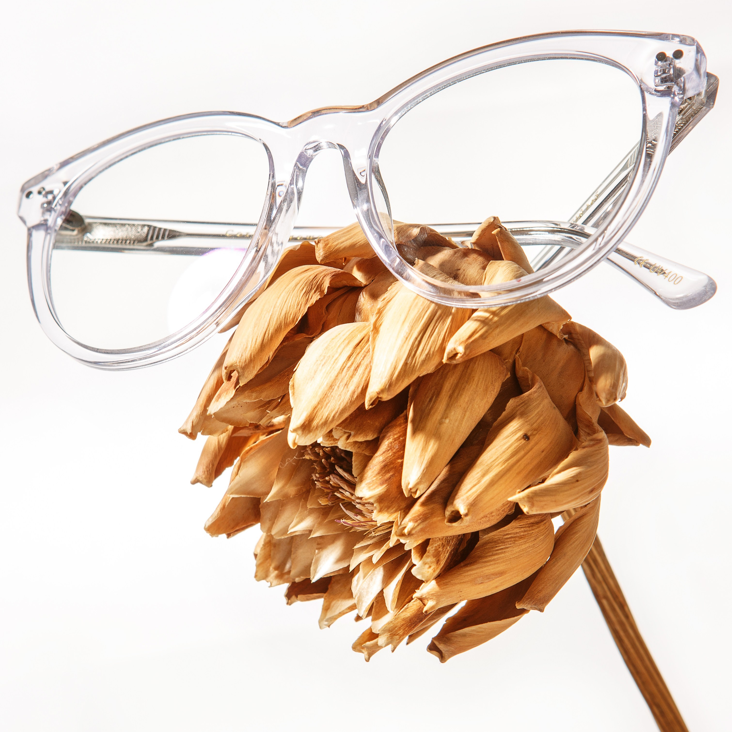 Ильшат Бикмиев — предметный фотограф. Каталог и рекламная съёмка для бизнеса Алматы. Качественные фото для бизнеса, маркетплейсов интернета