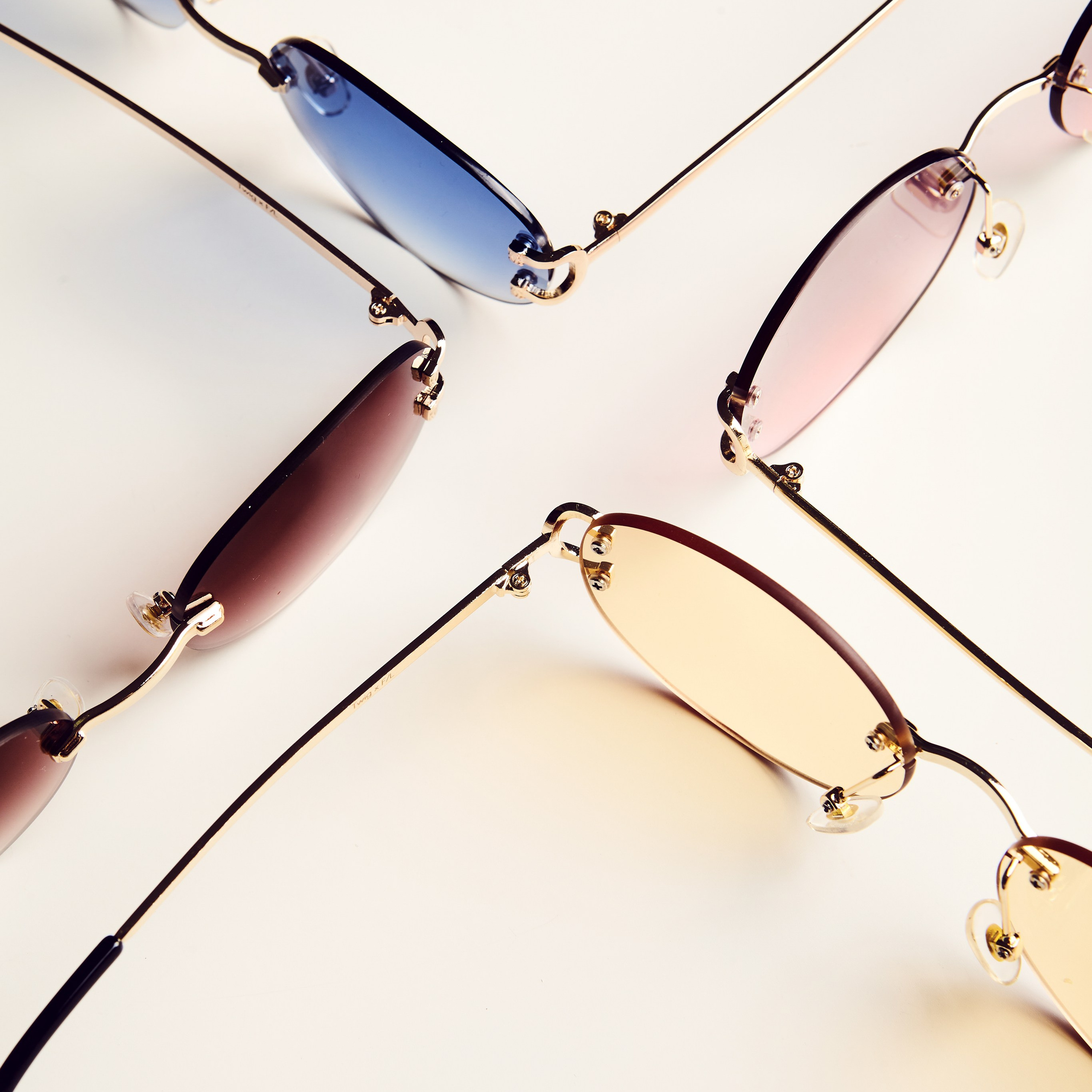 Ильшат Бикмиев — предметный фотограф. Каталог и рекламная съёмка для бизнеса Алматы. Качественные фото для бизнеса, маркетплейсов интернета