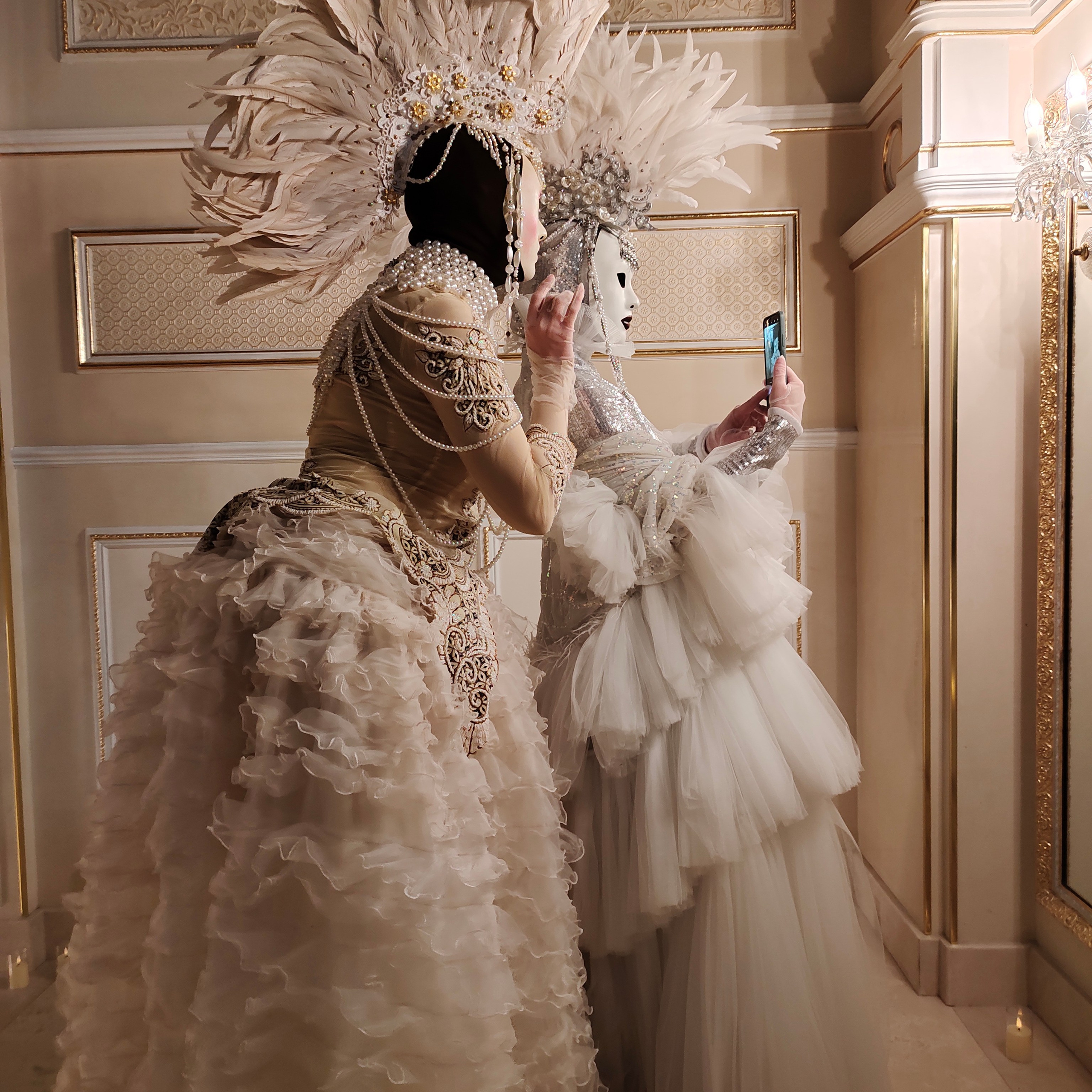 Блог. Фотографии, видео от Лисавлесу. Мимы и Ходулисты на встречу гостей. Москва